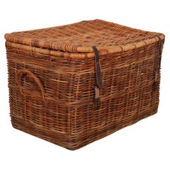 20th Century English Wicker Hamper