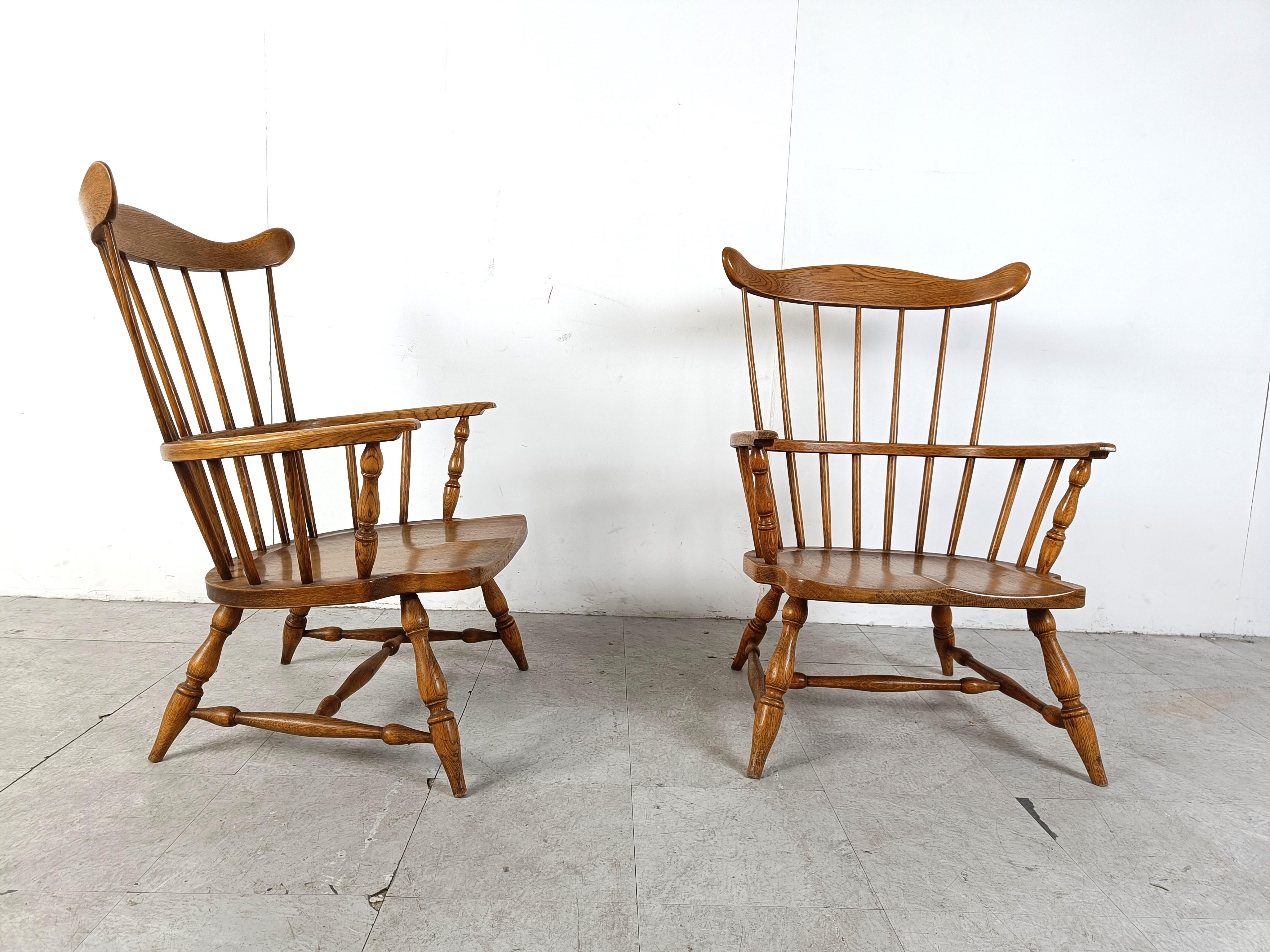 Wood 20th century English Windsor armchairs, set of 2