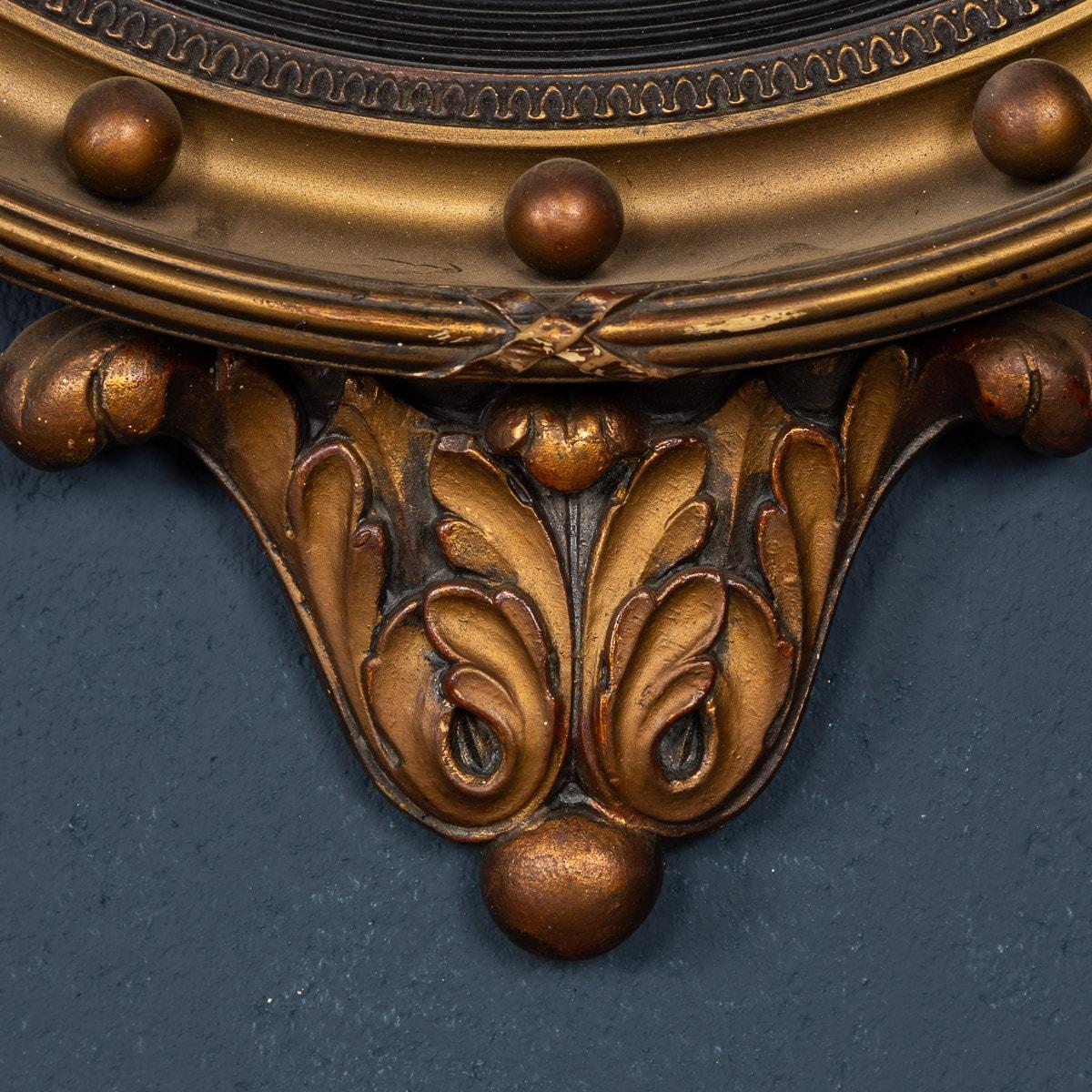 Miroir convexe encadré de bois et de plâtre anglais du 20e siècle en vente 9