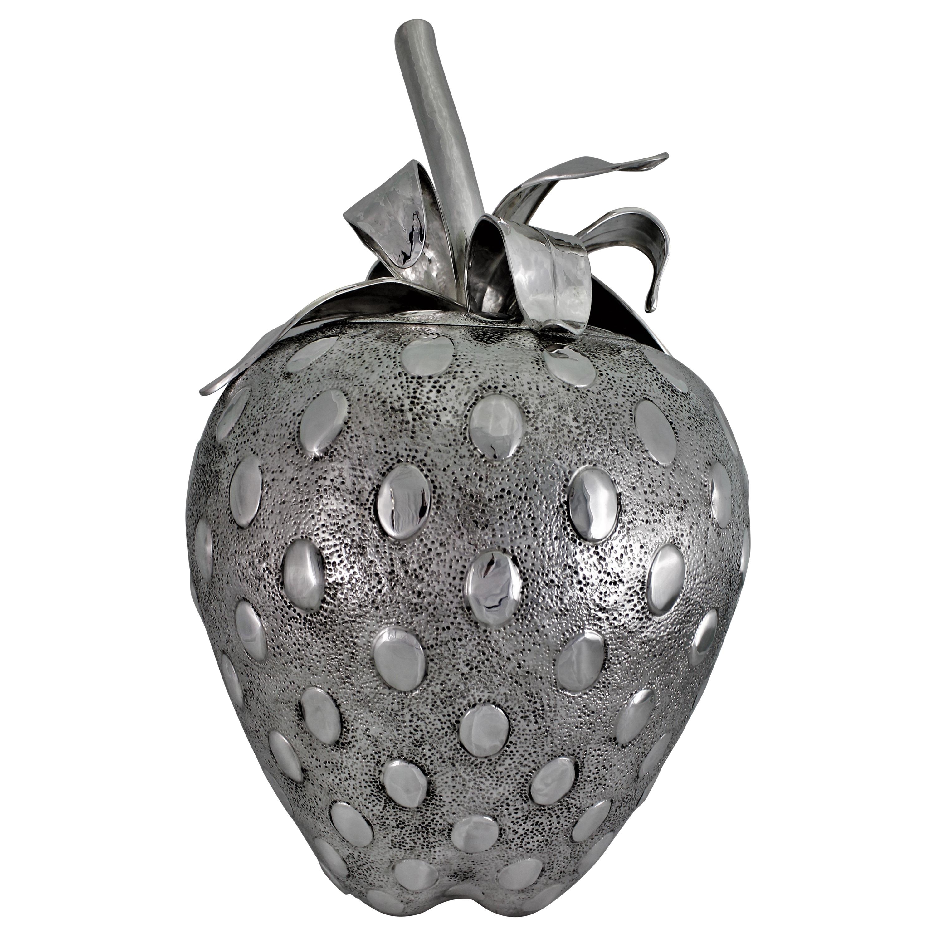 20th Century Engraved Silver Strawberry Centerpiece Cover Venice Italy, 1930s For Sale
