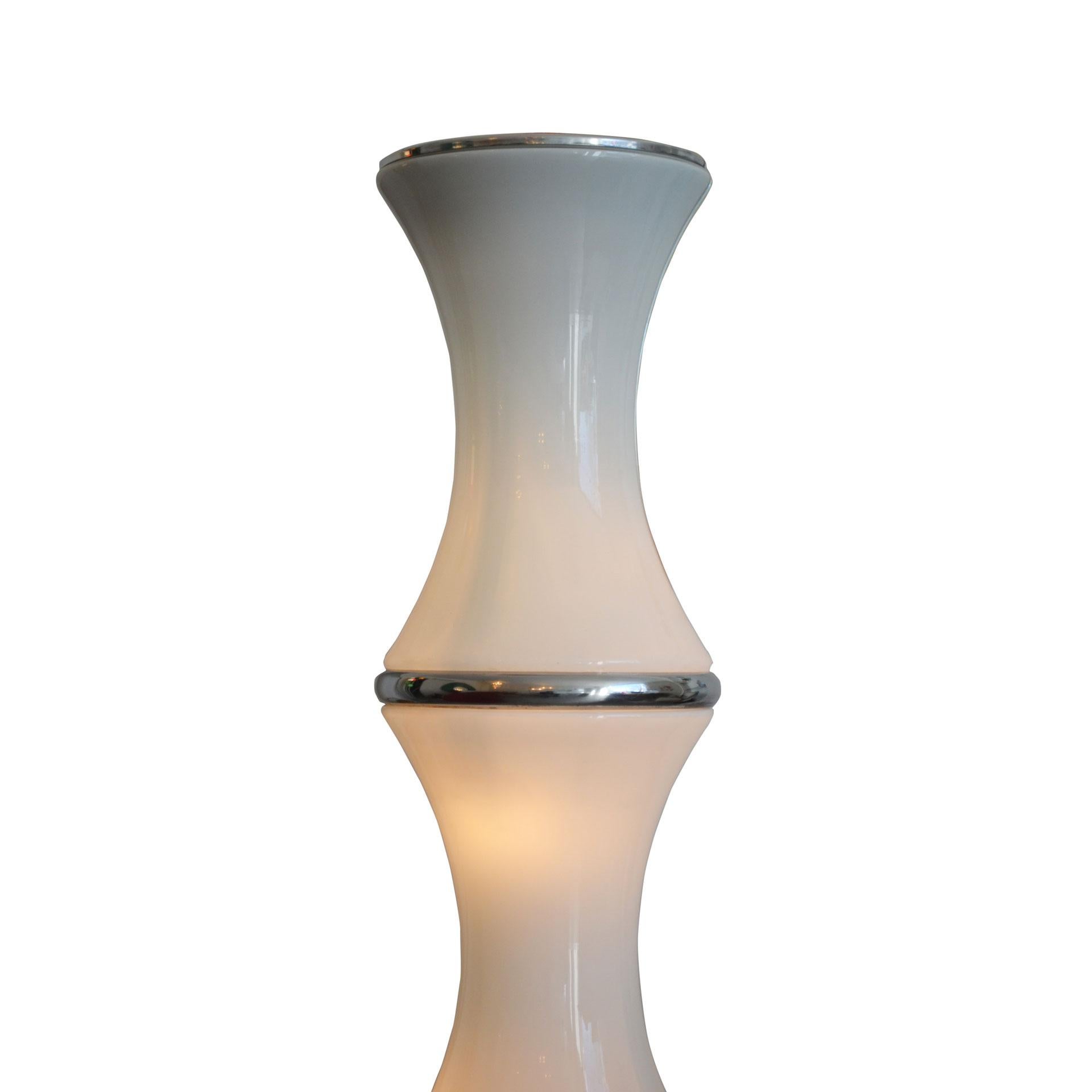 20th Century Enrico Tronconi Pair of Floor Lamp model Bamboo in Opaline Glass In Fair Condition In Turin, Turin