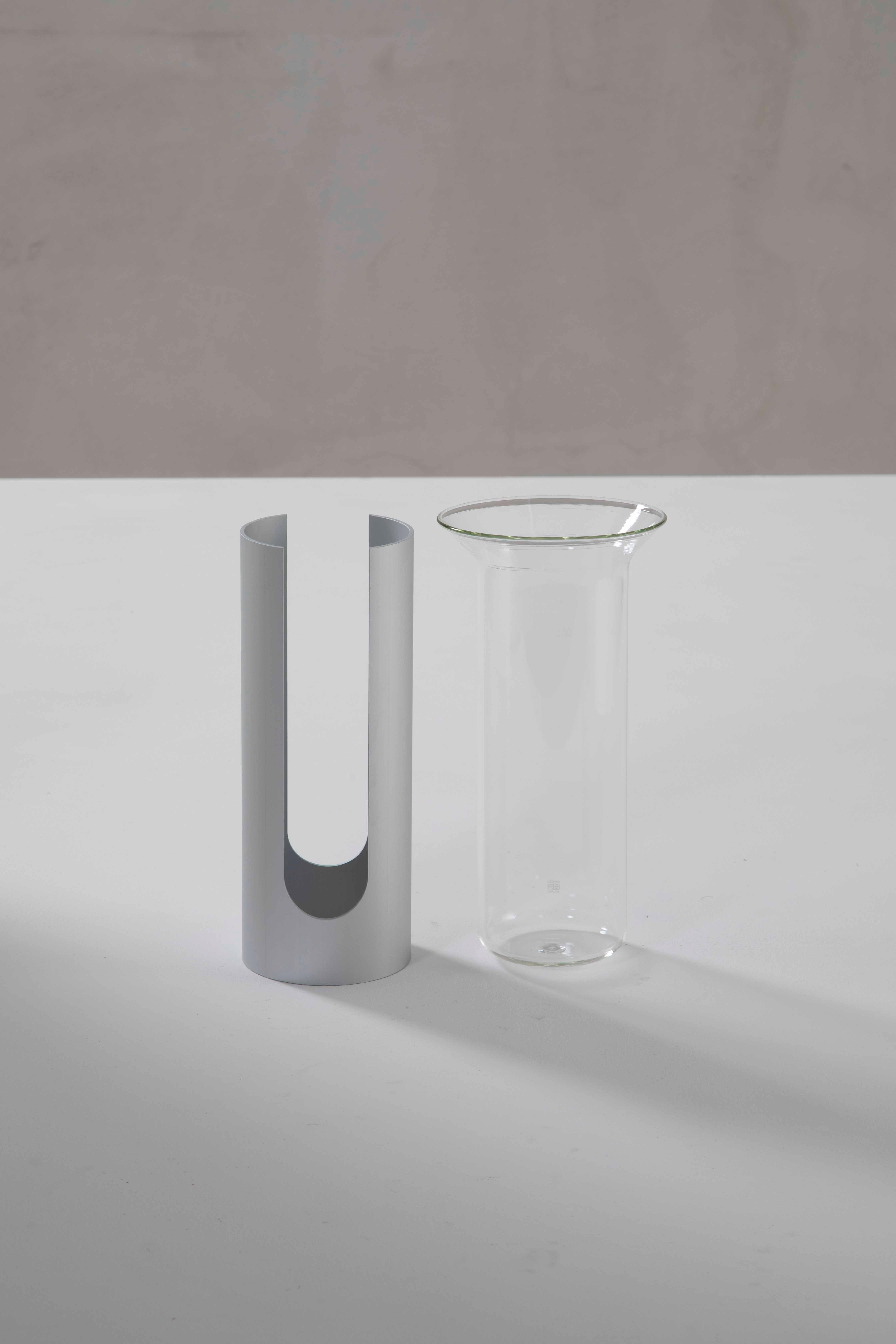 Vaso di Enzo Mari del XX secolo mod. Camicia in vetro e alluminio anni '60 in vendita 5