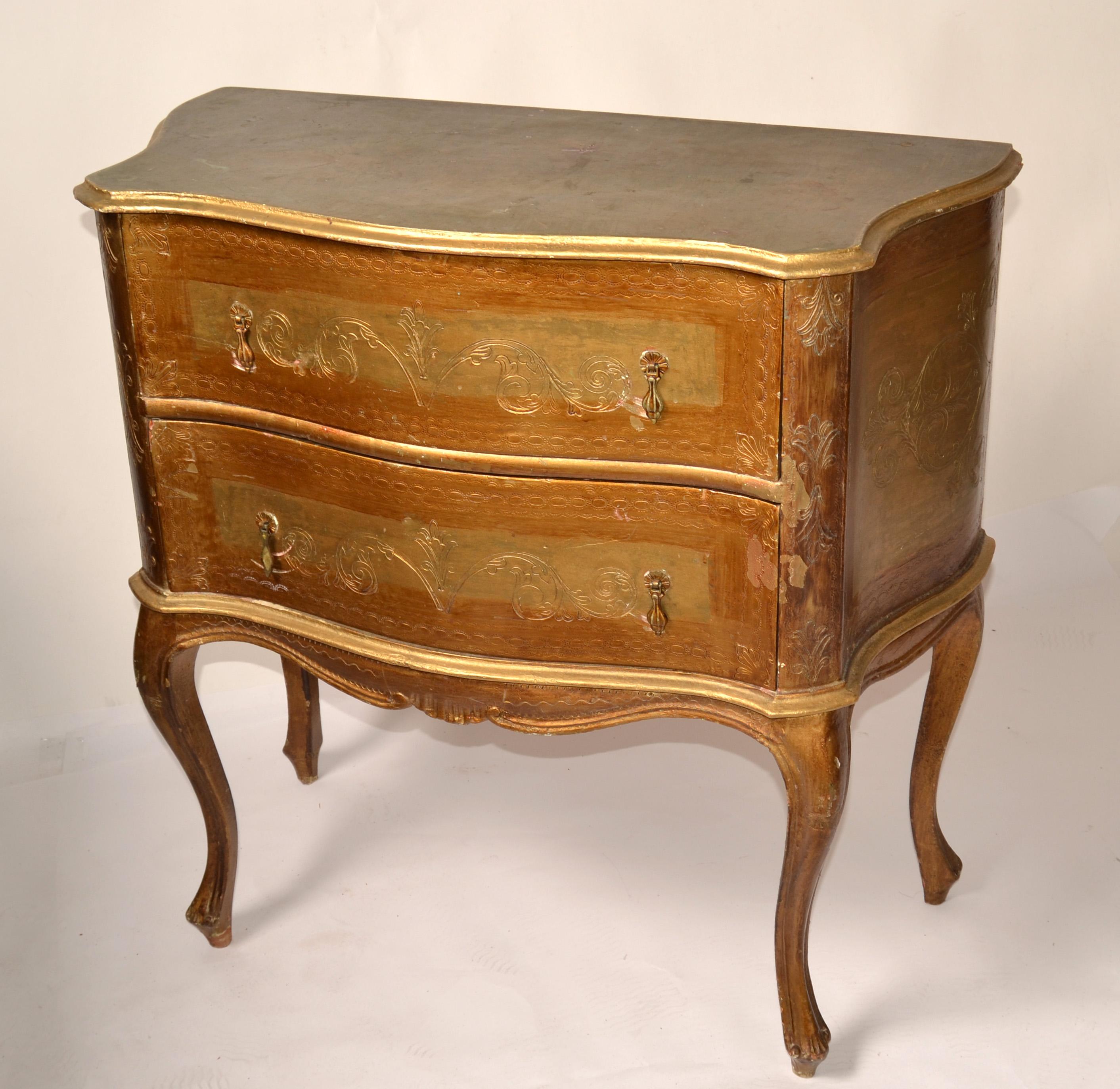20th Century Etched Giltwood Florentine 2 Drawers Chest Commode And Brass Pulls  In Fair Condition For Sale In Miami, FL