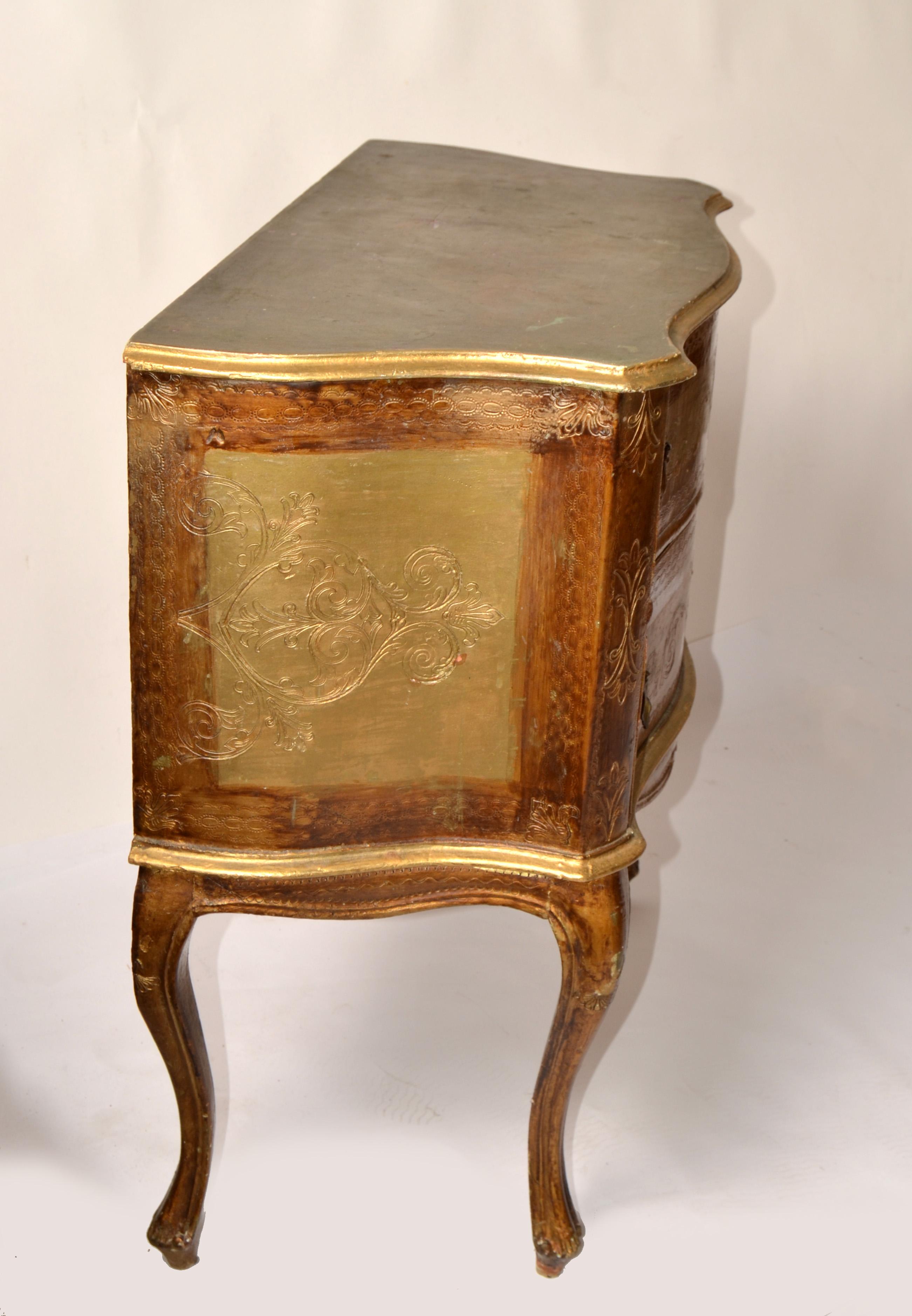 20th Century Etched Giltwood Florentine 2 Drawers Chest Commode And Brass Pulls  For Sale 3