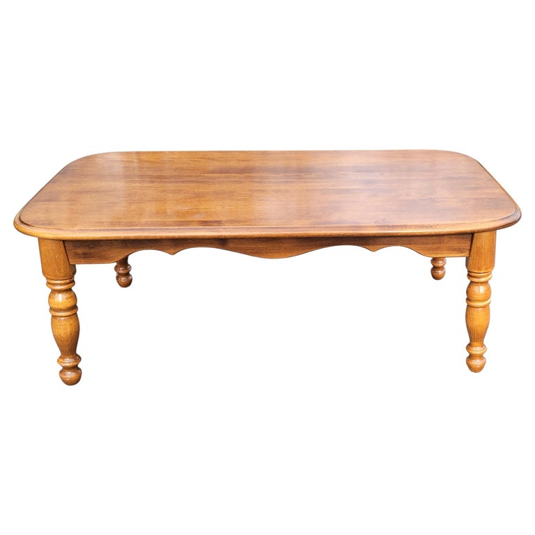 20th Century Ethan Allen American Classical Style Maple Side Table For Sale at 1stDibs