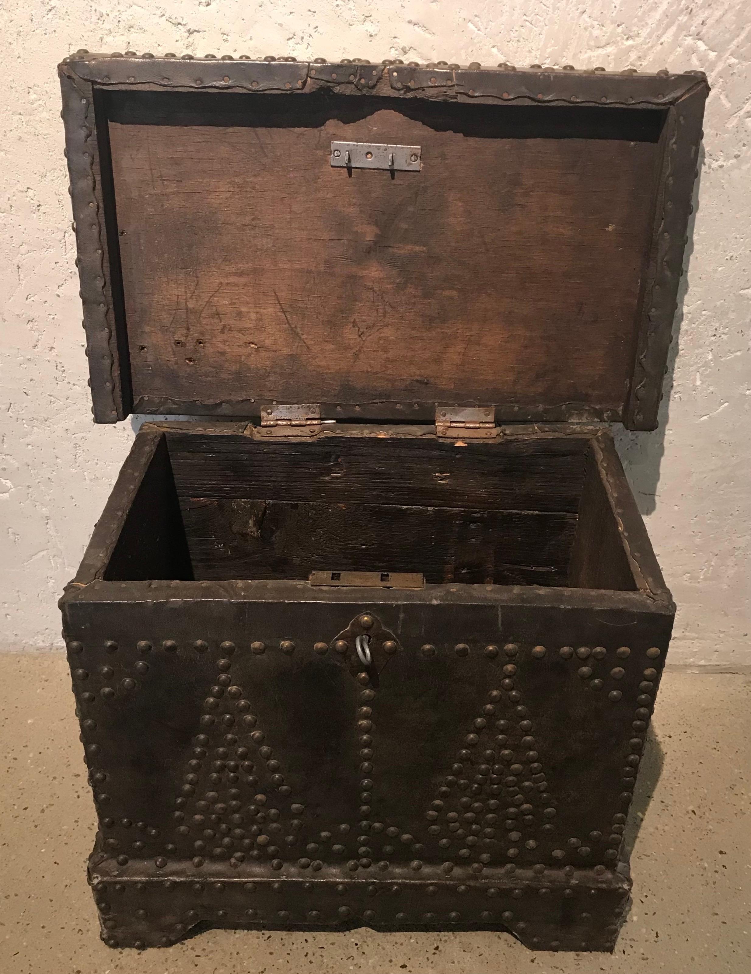 20th Century Leather/Wood Studded Metal Trunk/Side Table  For Sale 6