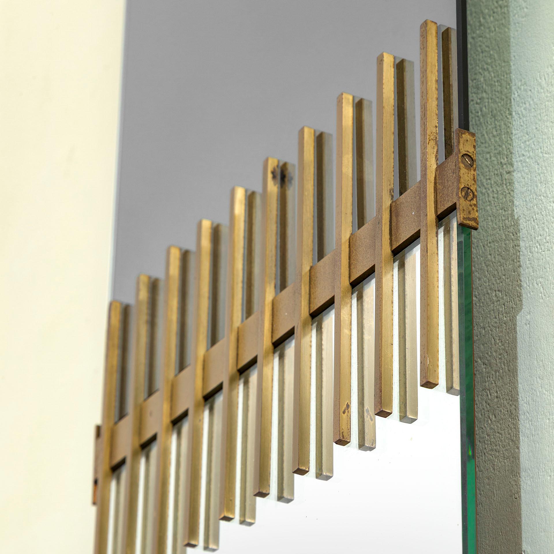 siglo XX, Espejo de pared de latón Ettore Sottsass Mid-20th Century en venta