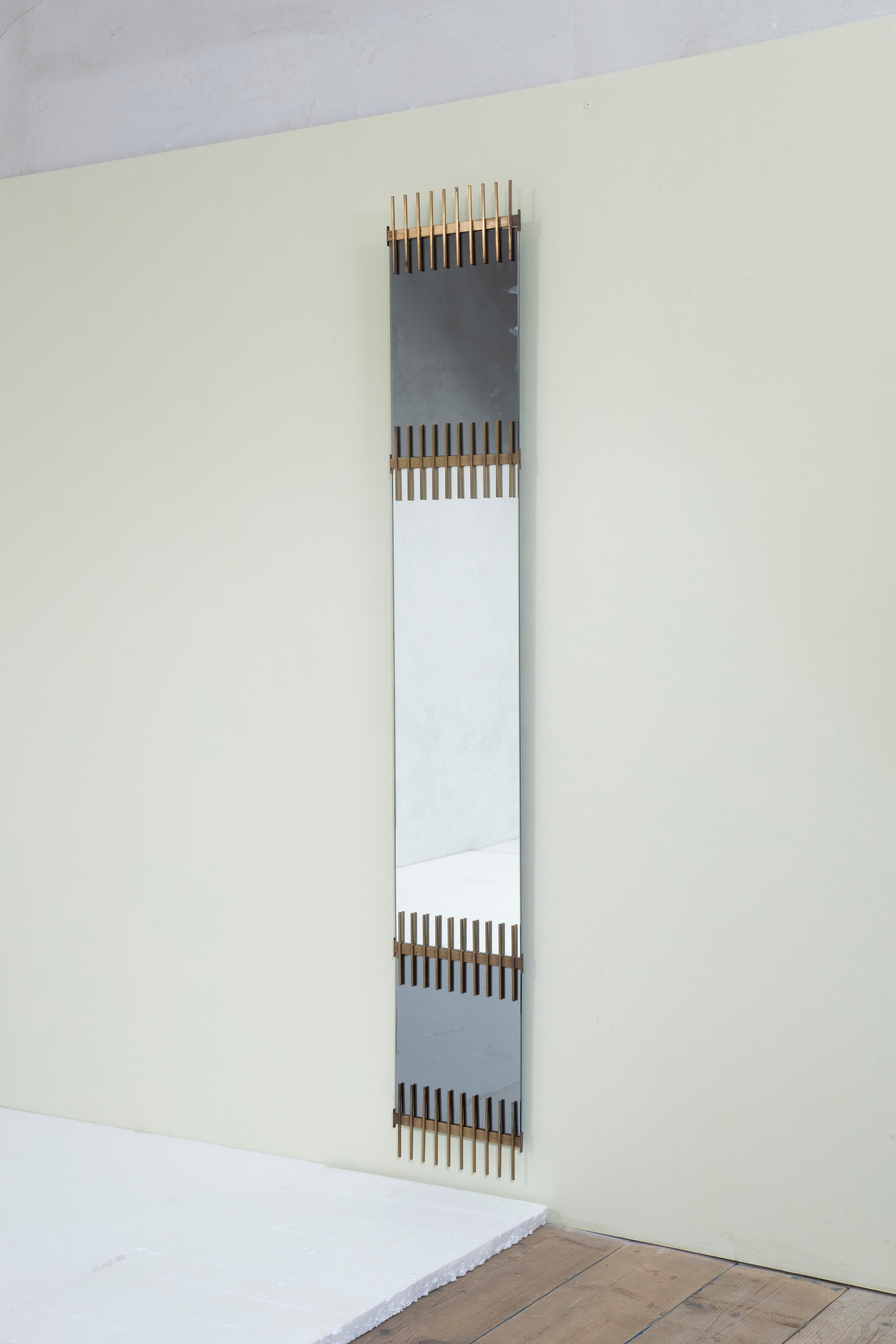 20e siècle, Ettore Sottsass Miroir mural en laiton en vente 1