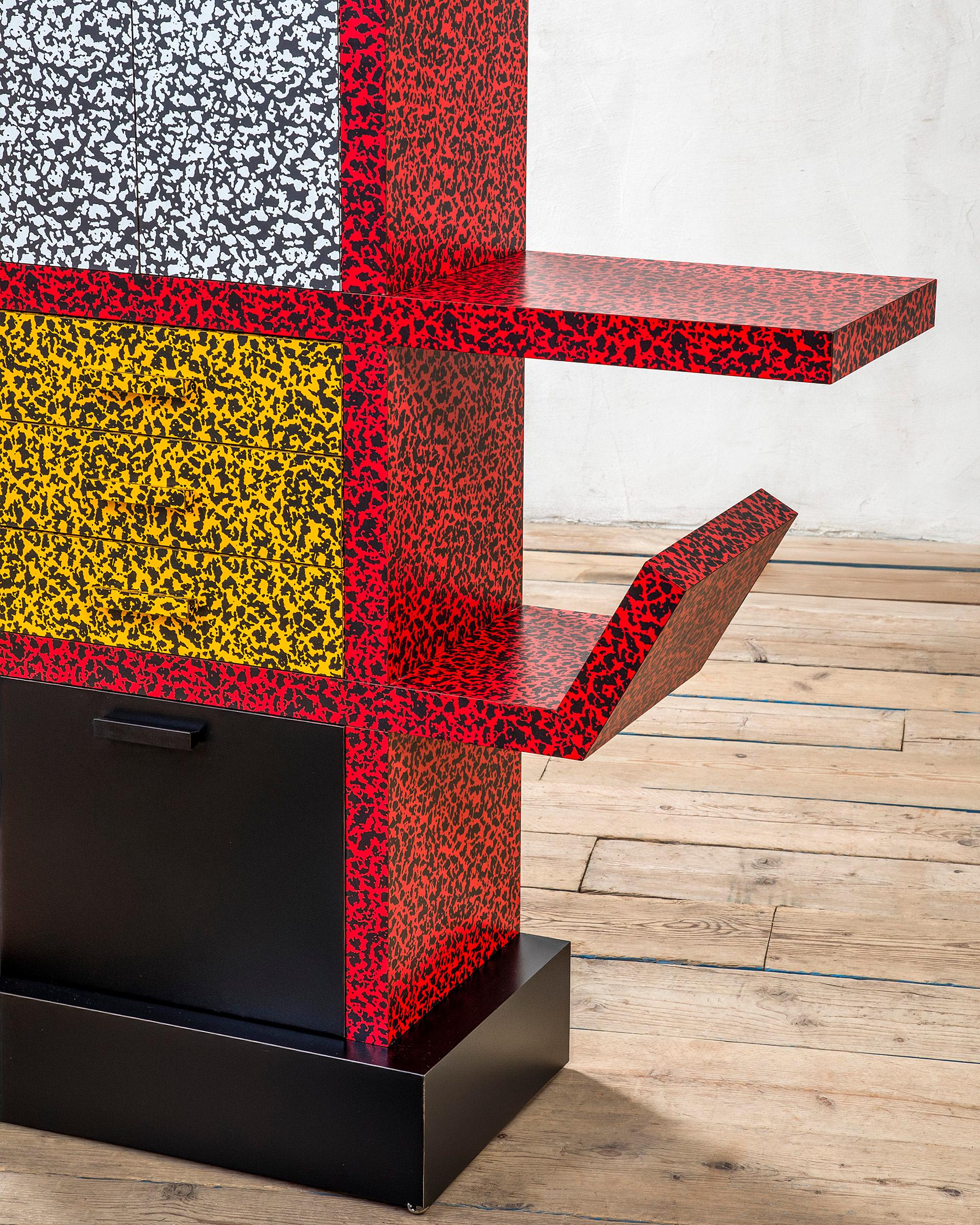 20th Century, Ettore Sottsass for Memphis Cabinet mod. Casablanca Moderno de mediados de siglo en venta