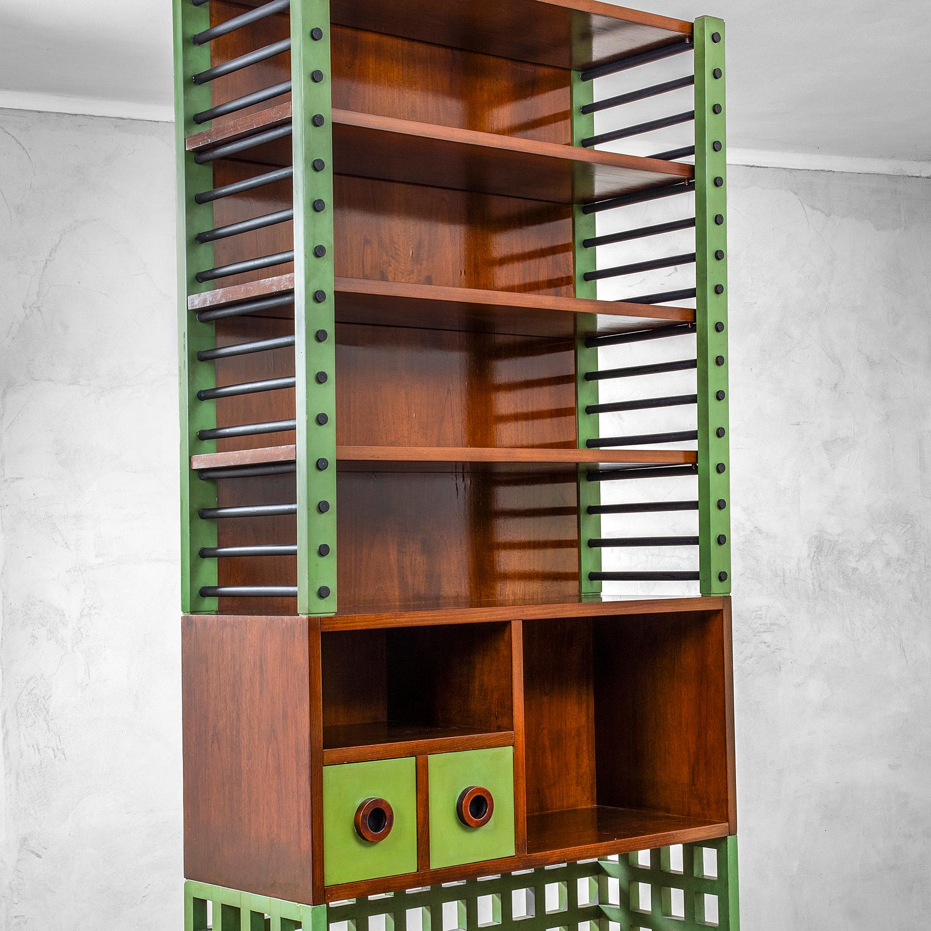 siglo XX, Ettore Sottsass 'Tower Furniture' Series Wall Cabinet Moderno de mediados de siglo en venta