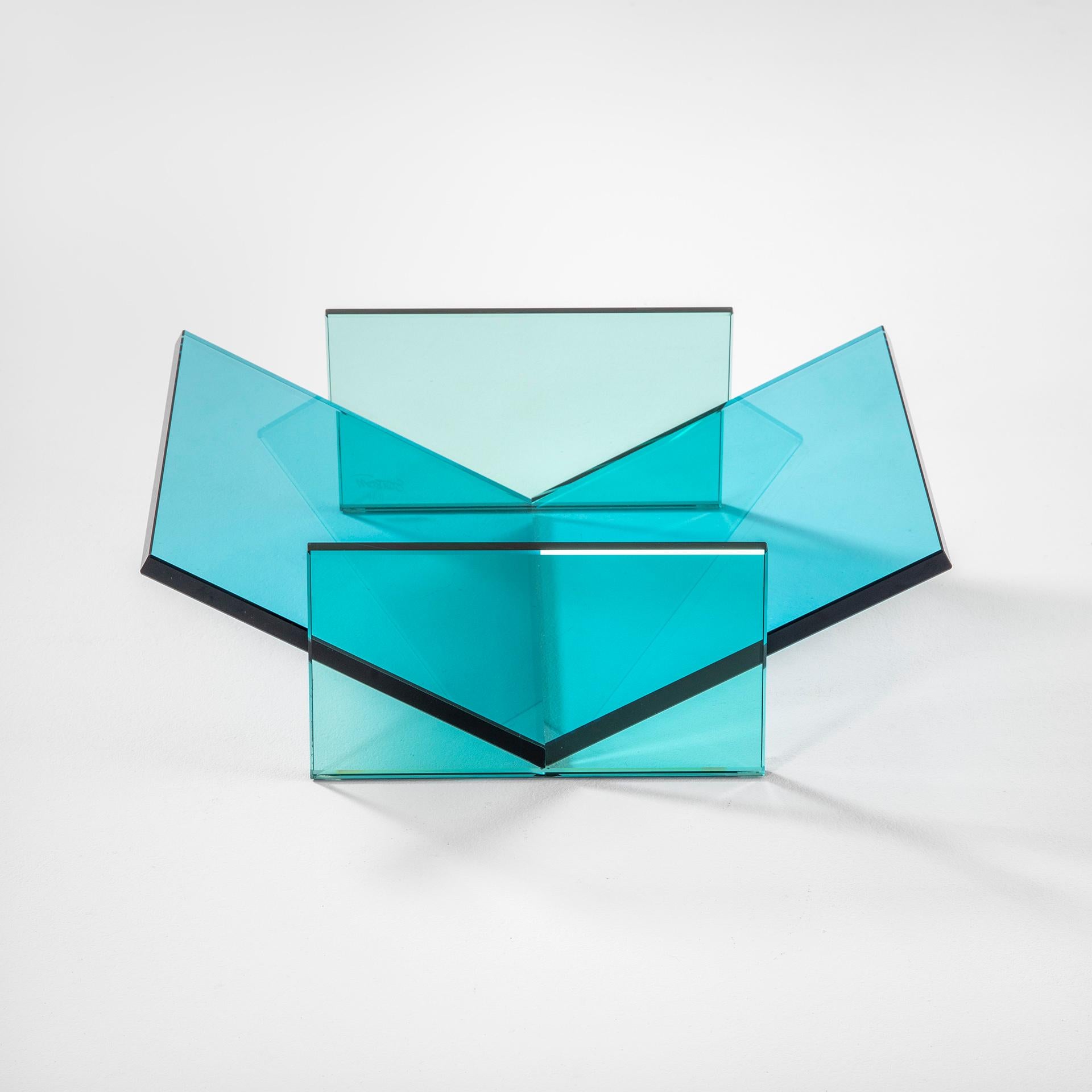 Ettore Sottsass RSVP Tafelaufsatz Mod. aus dem 20. Jahrhundert Celeste aus farbigem Glas (Moderne) im Angebot
