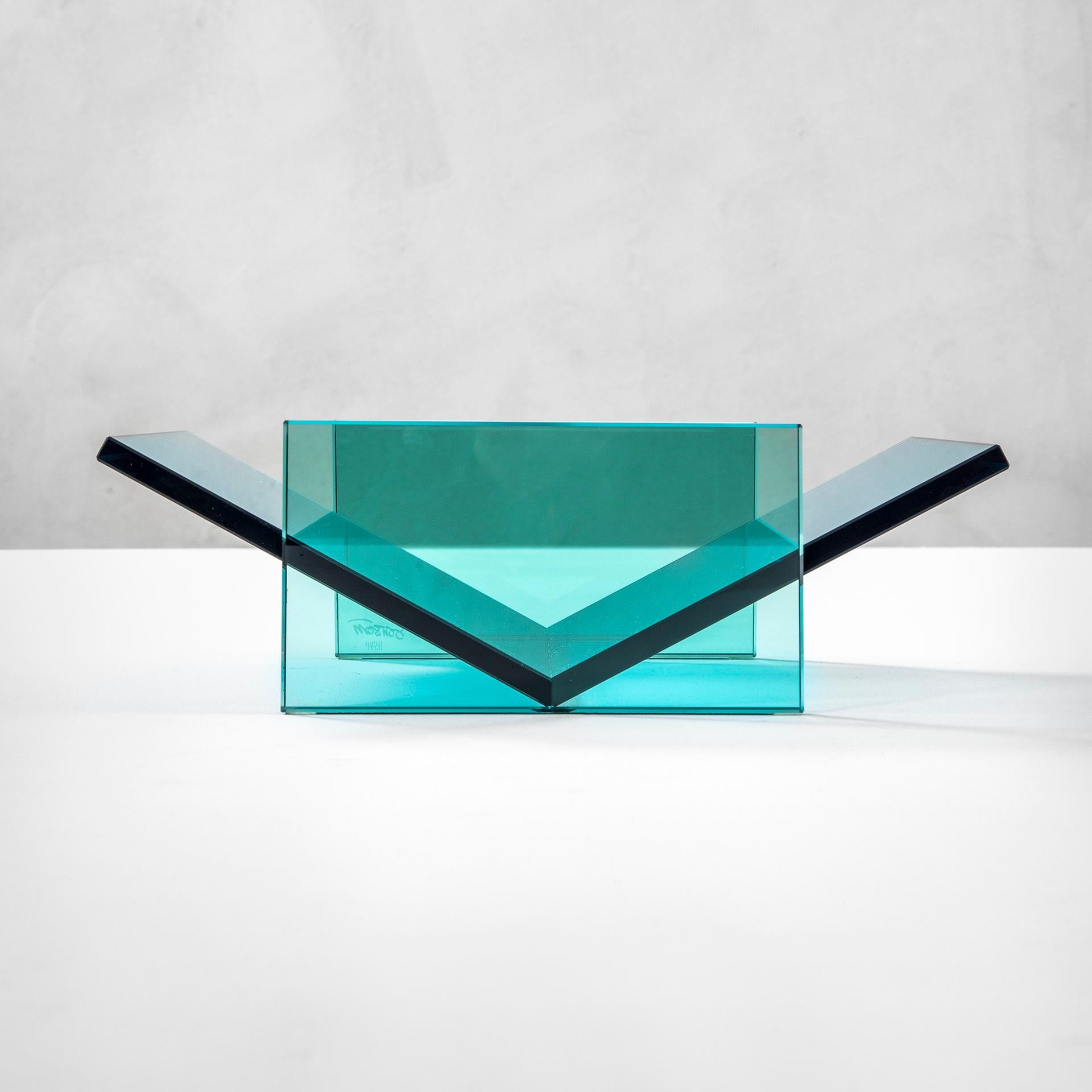 Ettore Sottsass RSVP Tafelaufsatz Mod. aus dem 20. Jahrhundert Celeste aus farbigem Glas im Zustand „Hervorragend“ im Angebot in Turin, Turin