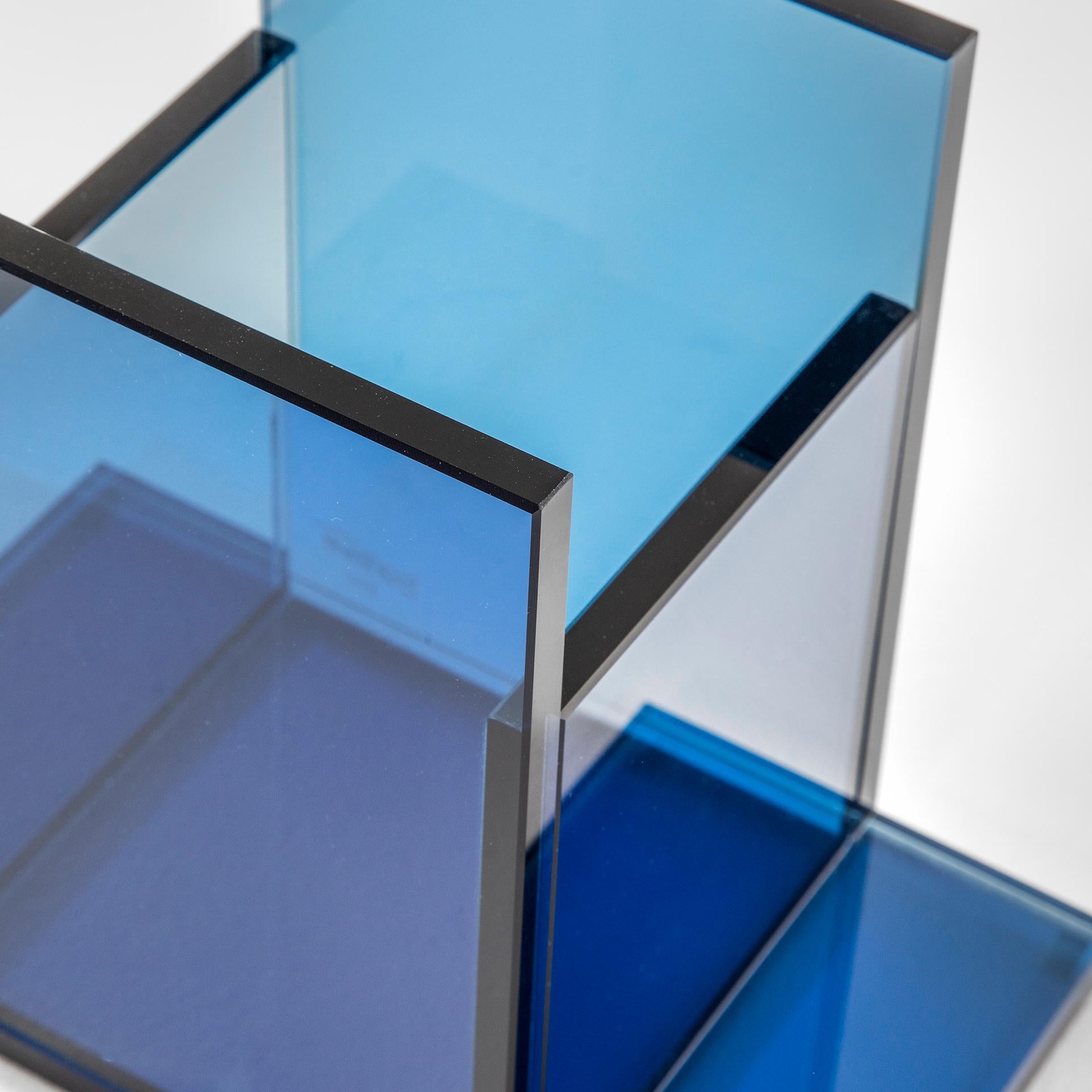 Ettore Sottsass RSVP Tafelaufsatz Mod. aus dem 20. Jahrhundert Indigo in farbigem Glas (Italienisch) im Angebot