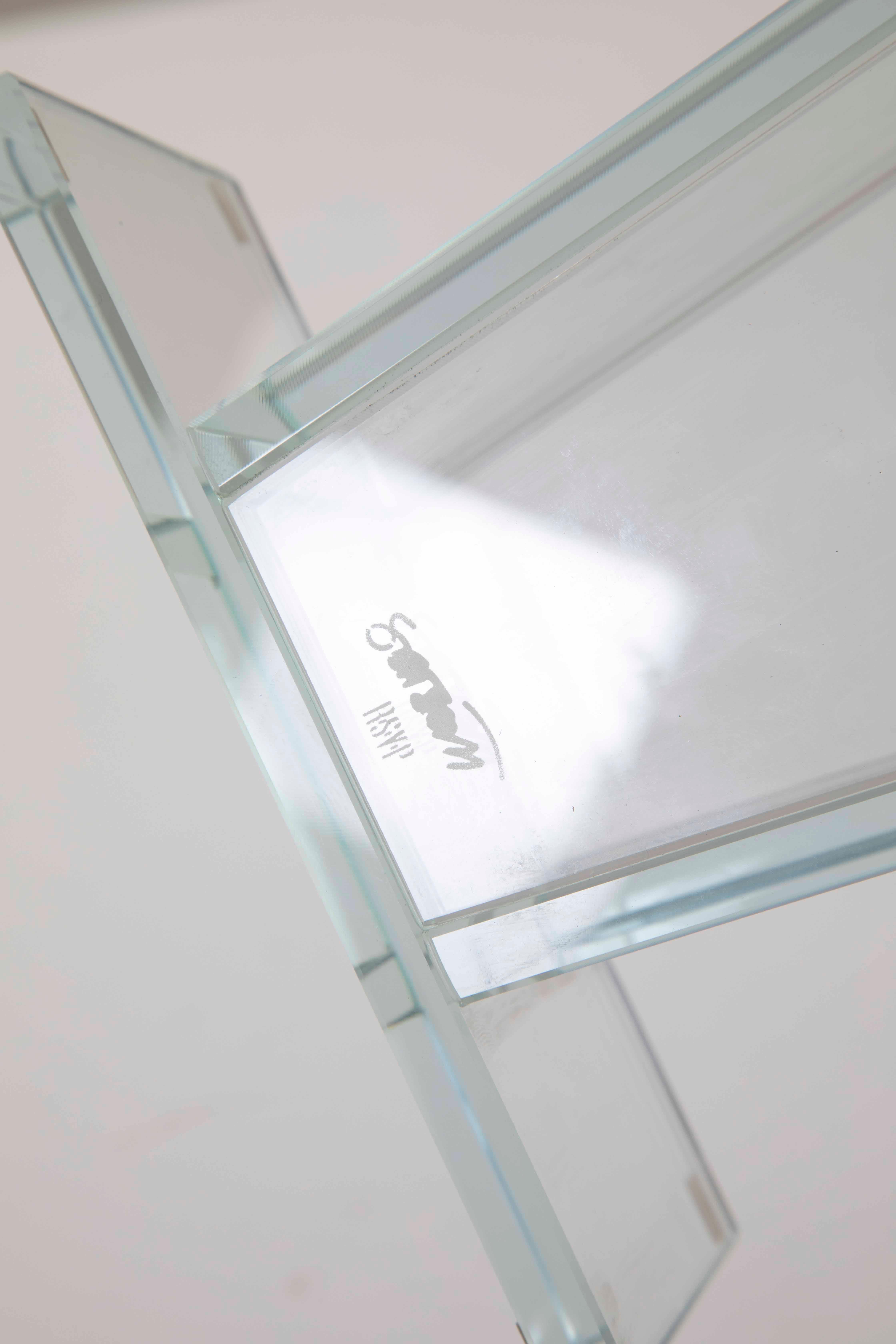 20. Jahrhundert Ettore Sottsass RSVP Vase Mod. Azzurro Extrachiaro aus farbigem Glas im Angebot 7