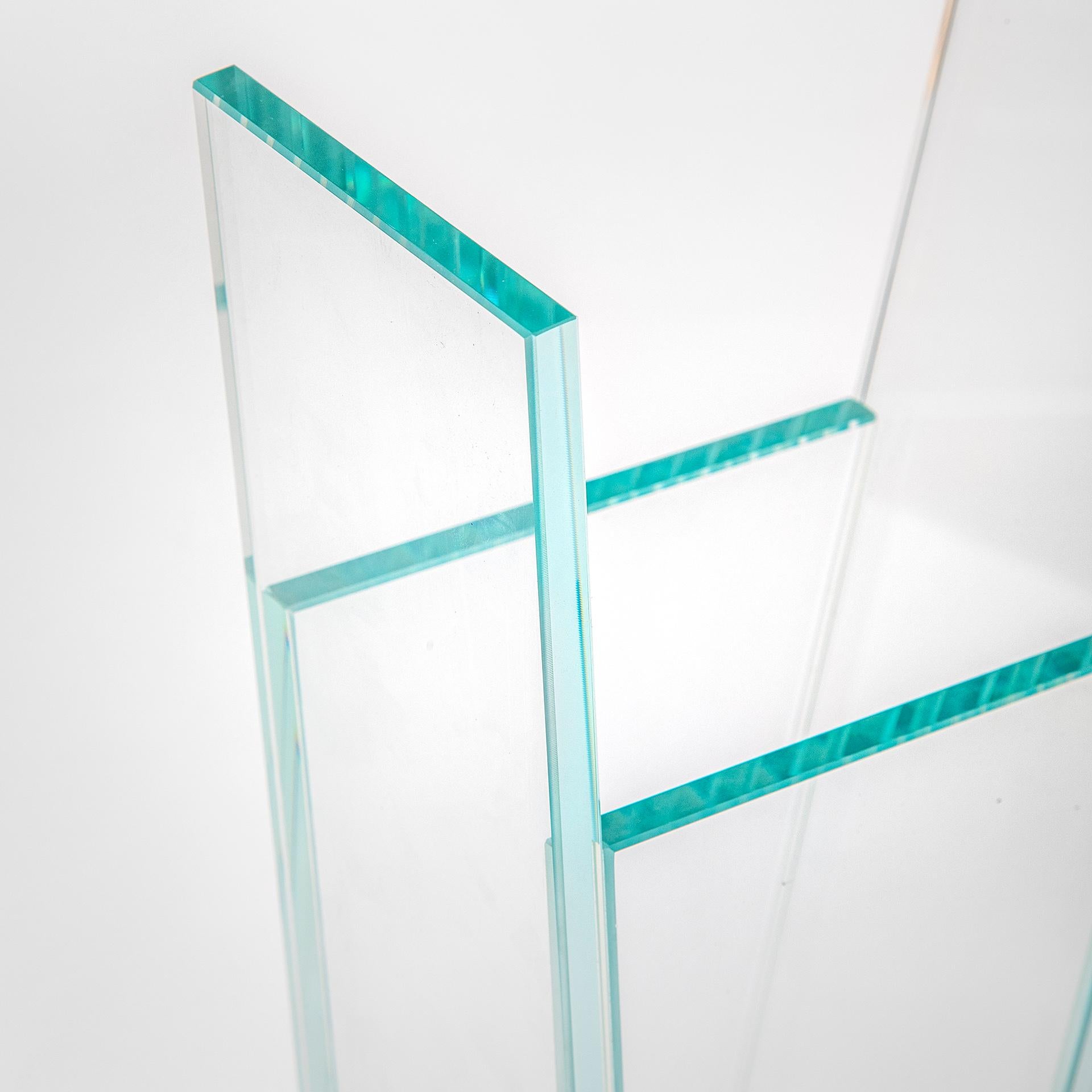 20. Jahrhundert Ettore Sottsass RSVP Vase Mod. Azzurro Extrachiaro aus farbigem Glas (Italienisch) im Angebot