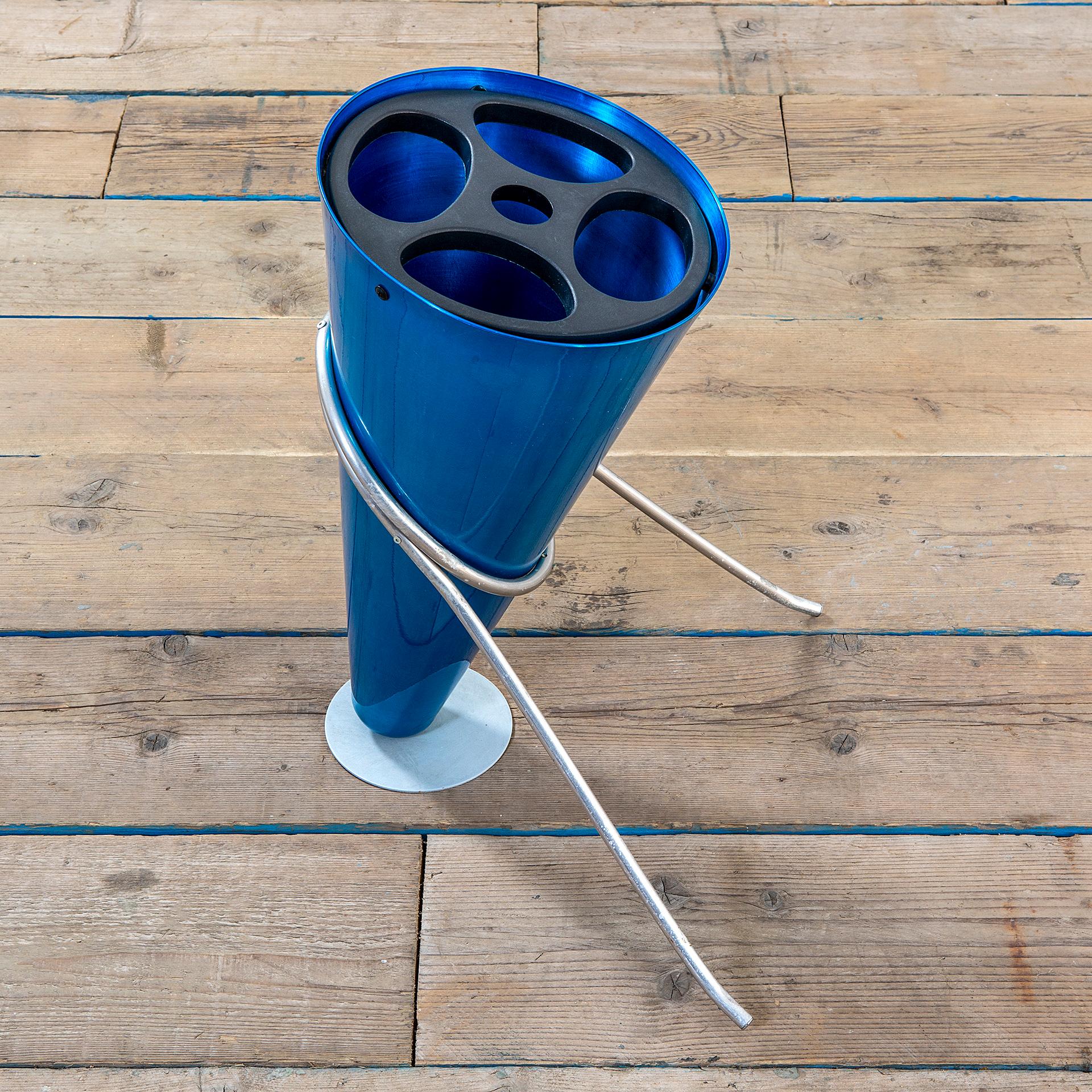 Mid-Century Modern 20e siècle Ettore Sottsass Umbrella Standing Blue Aluminium for Rinnovel '70 en vente