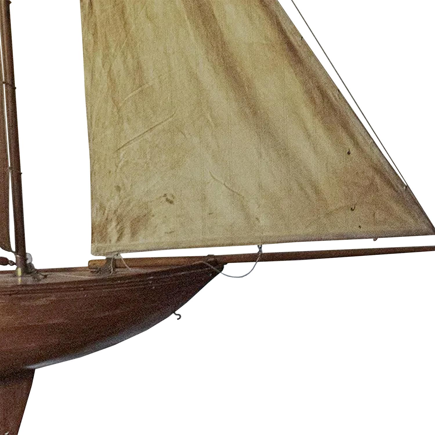 20th Century European Art Deco Pinewood Pond Yacht - Antique Sailboat Model Europeo en venta