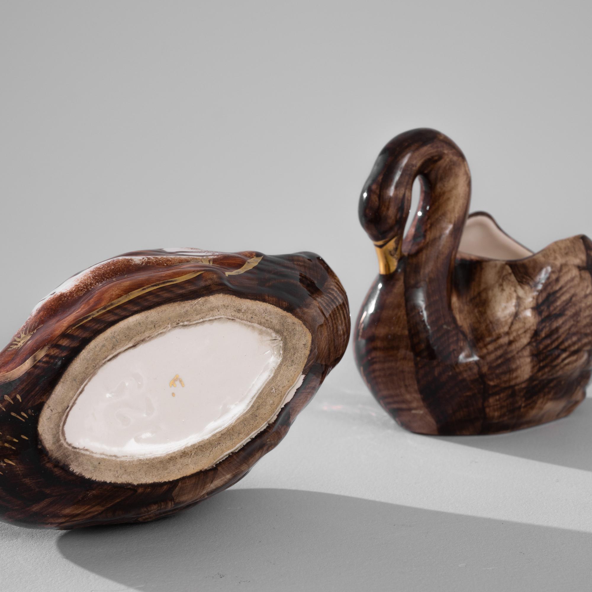 Swan en céramique européenne du 20e siècle Bon état - En vente à High Point, NC