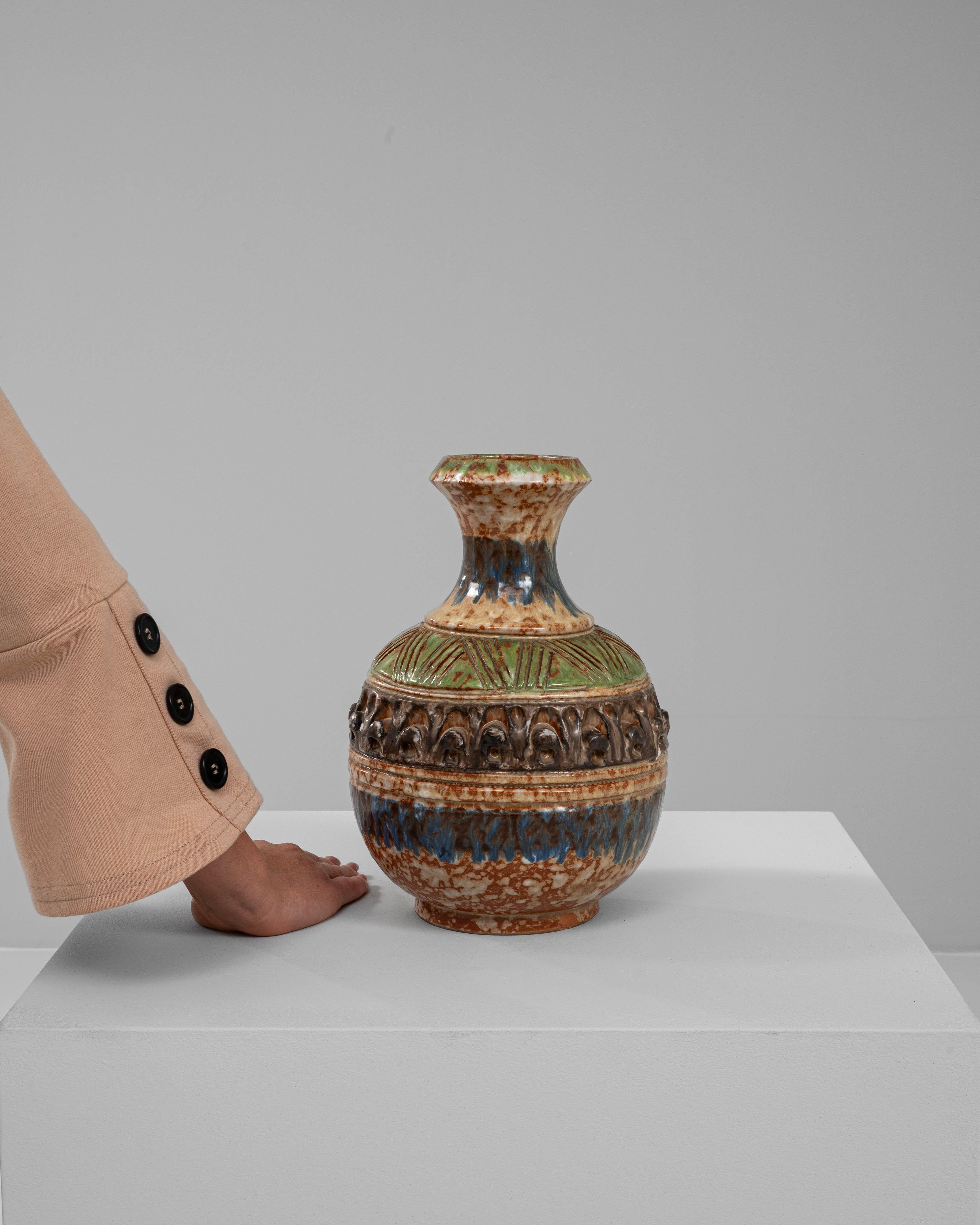 Europeo 20th Century European Ceramic Vase in vendita