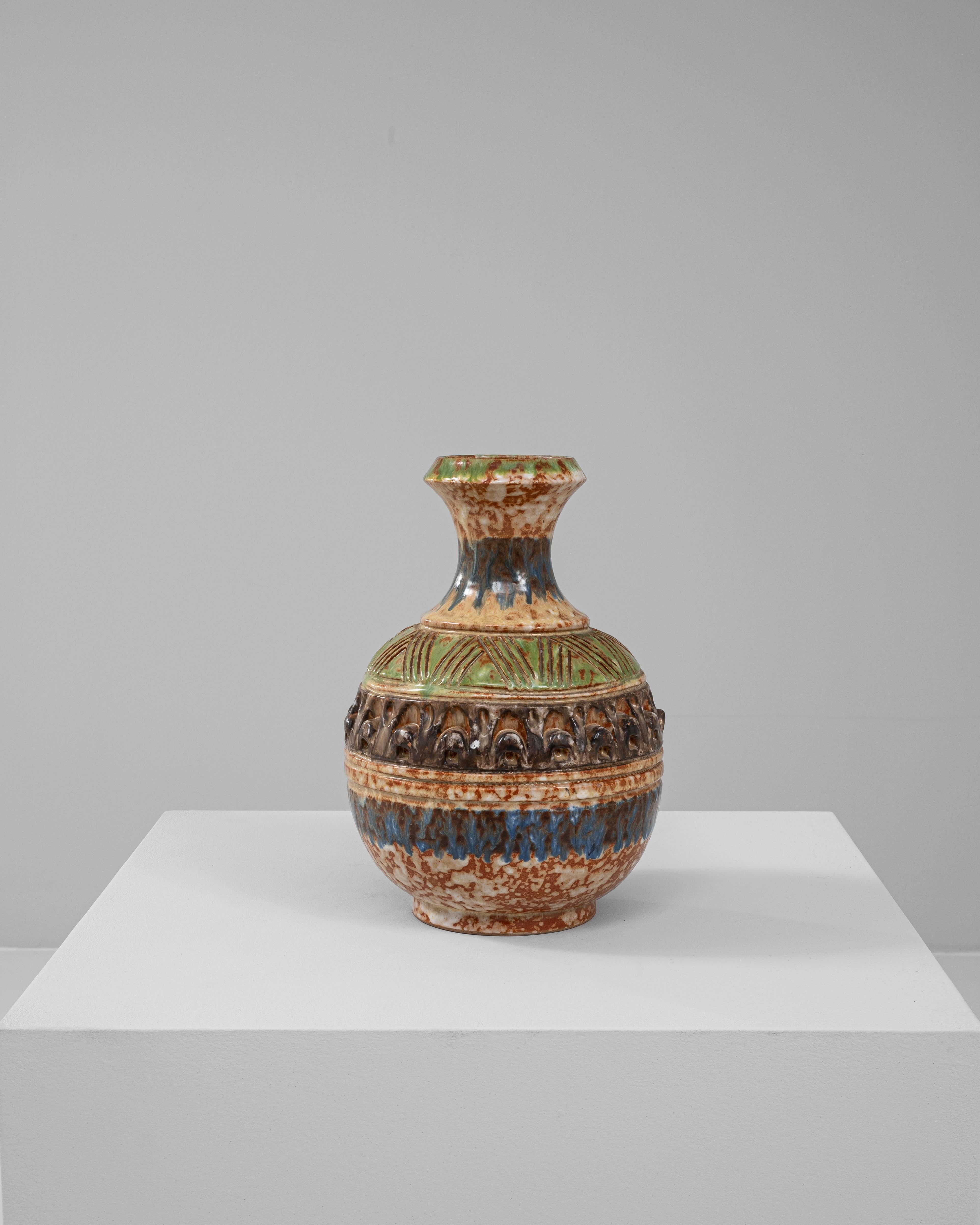 20th Century European Ceramic Vase In condizioni buone in vendita a High Point, NC