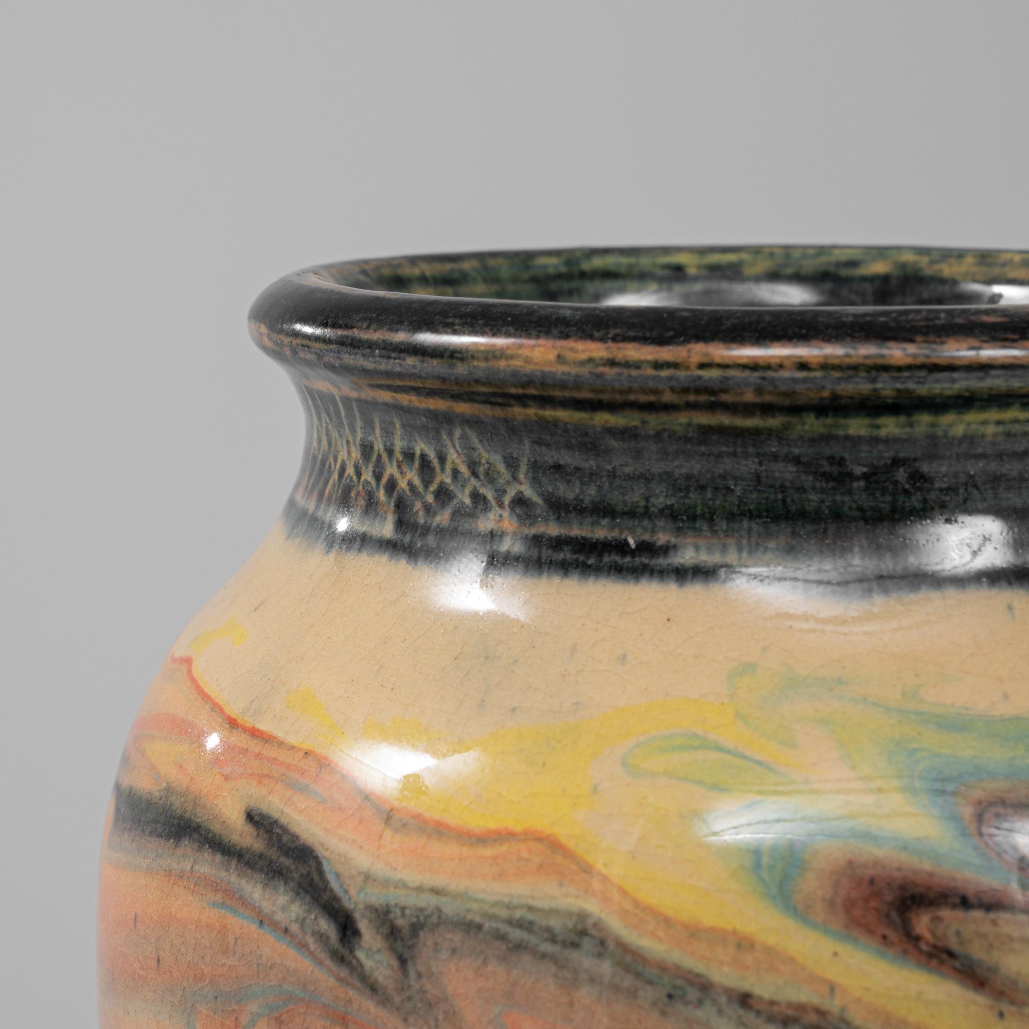 20ième siècle Vase en céramique européenne du 20e siècle en vente