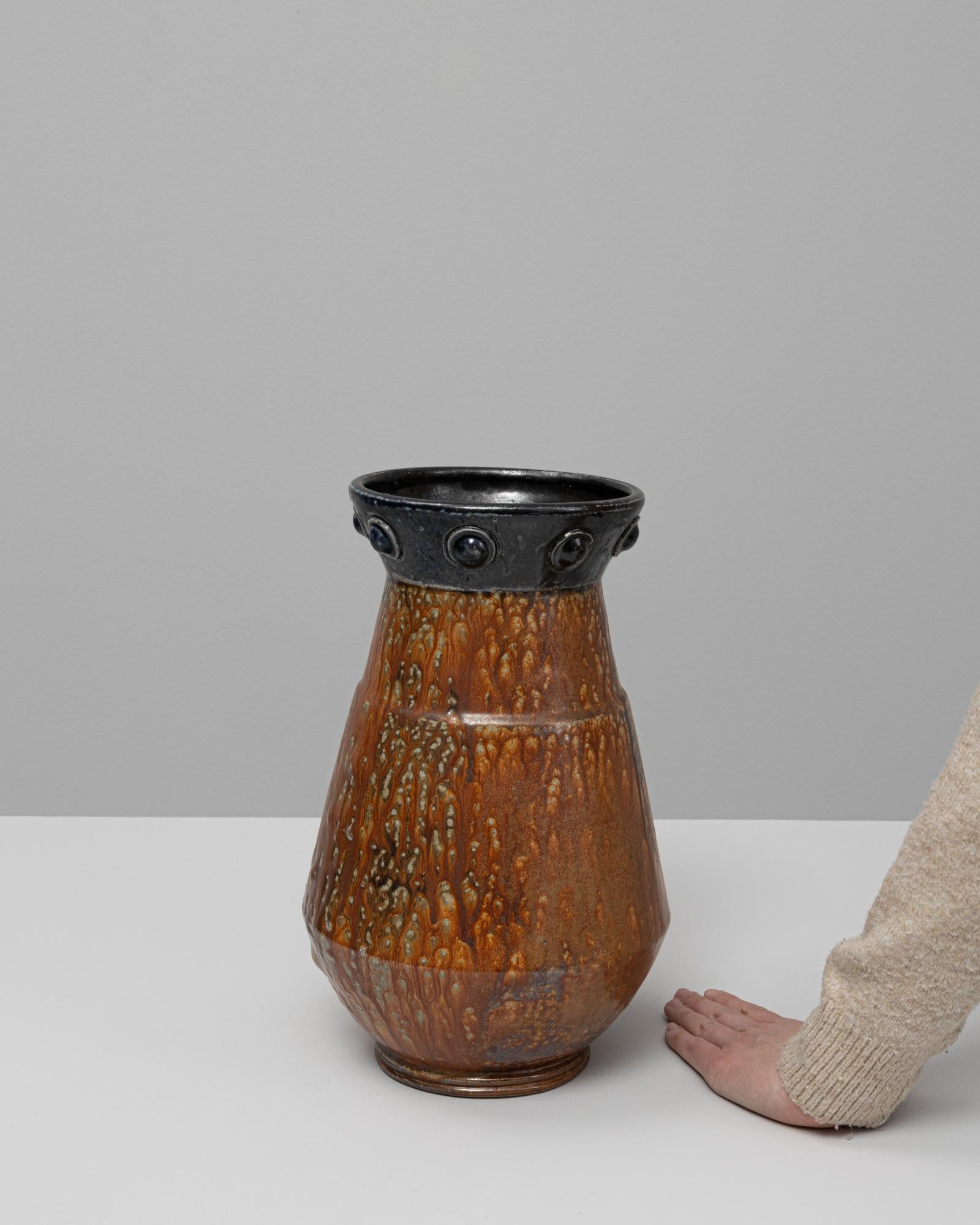 Vaso in ceramica con smalto a goccia del XX secolo in vendita 2