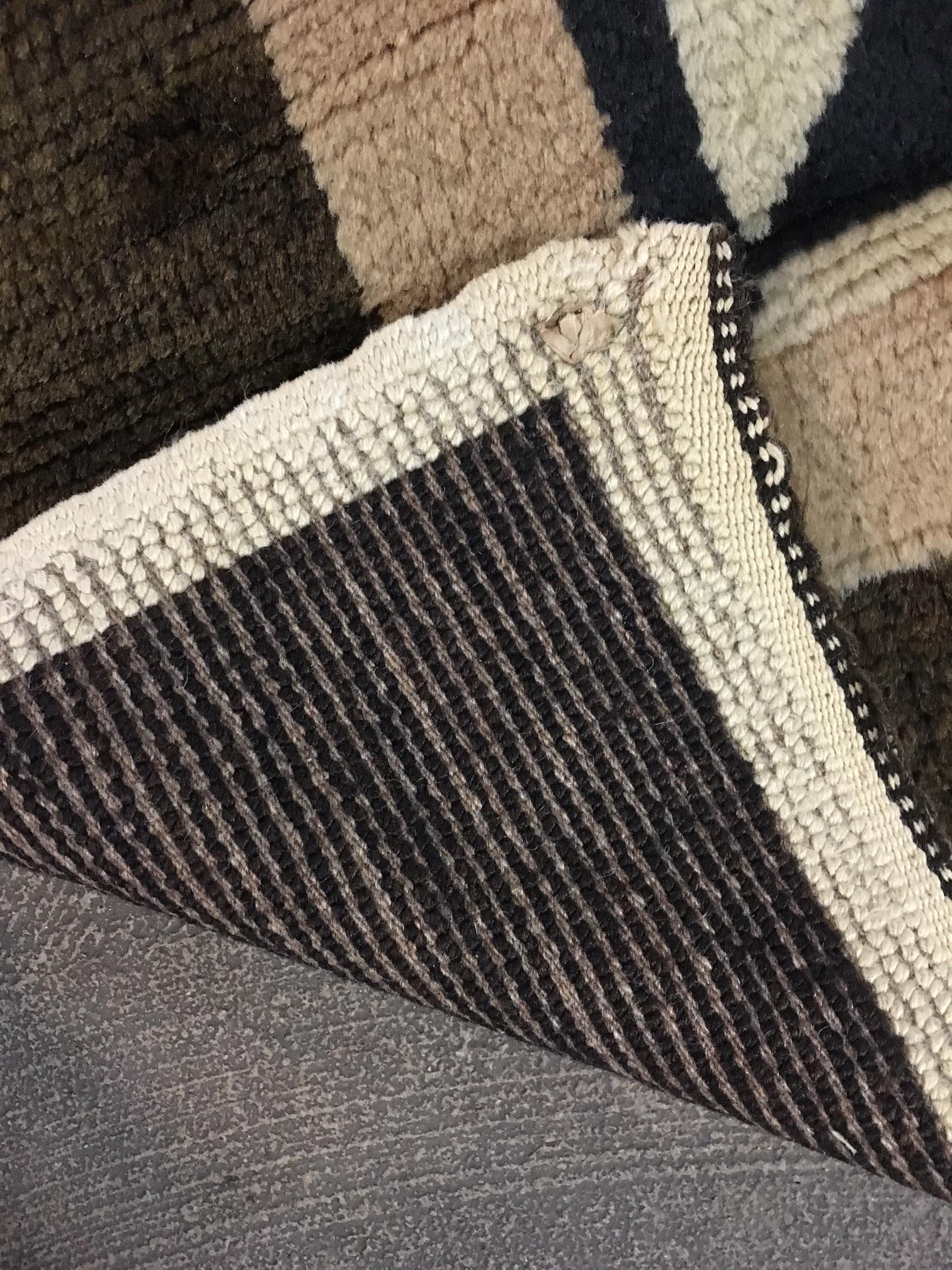 20th Century European Rug In Good Condition In New York, NY