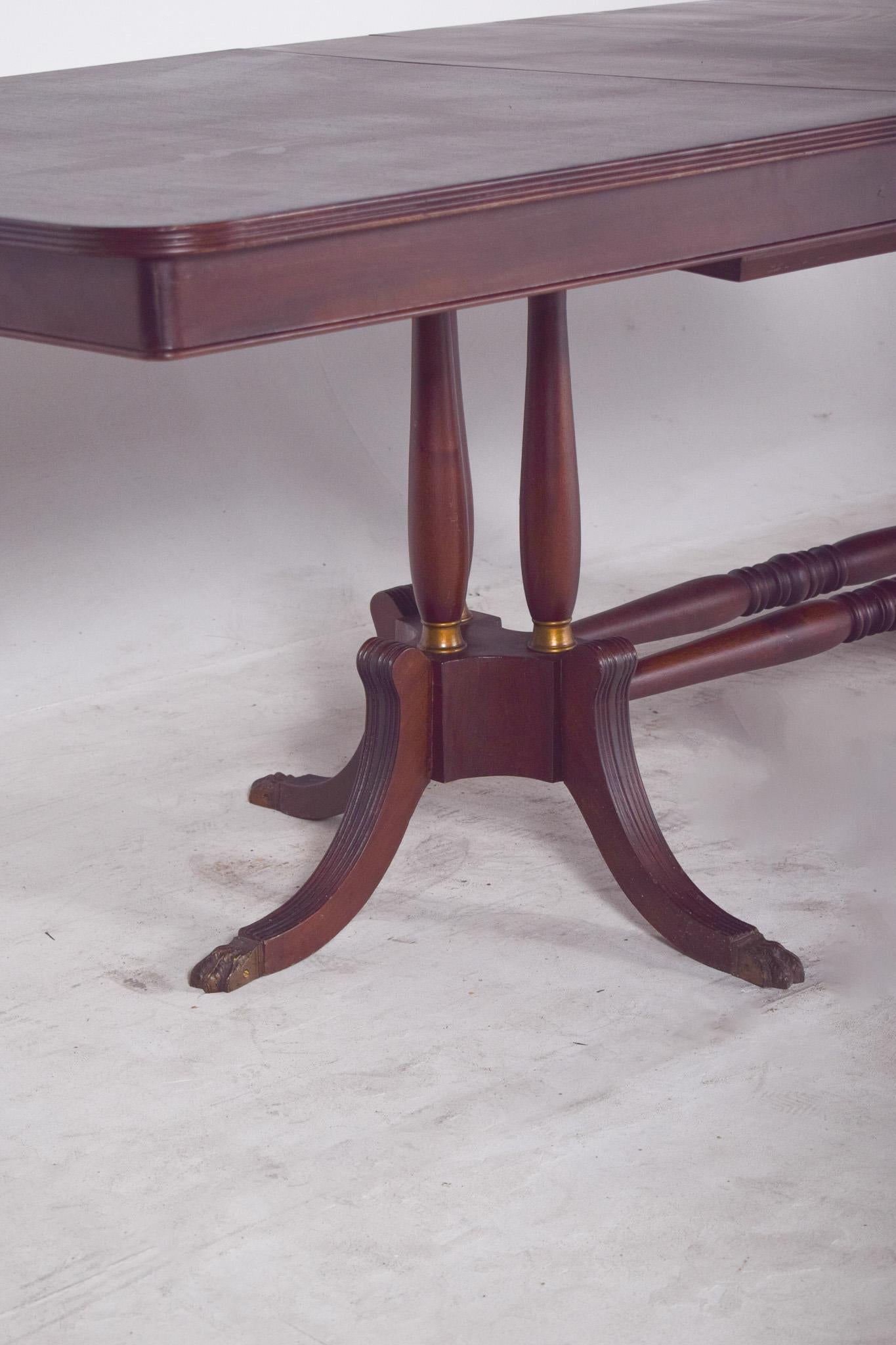 Table de salle à manger à rallonge rectangulaire européenne du 20e siècle en vente 3