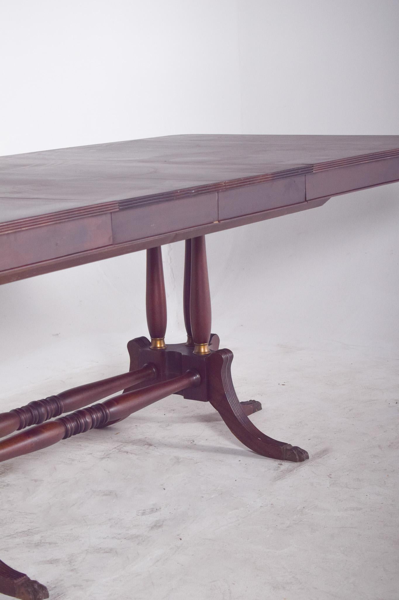 Table de salle à manger à rallonge rectangulaire européenne du 20e siècle en vente 4