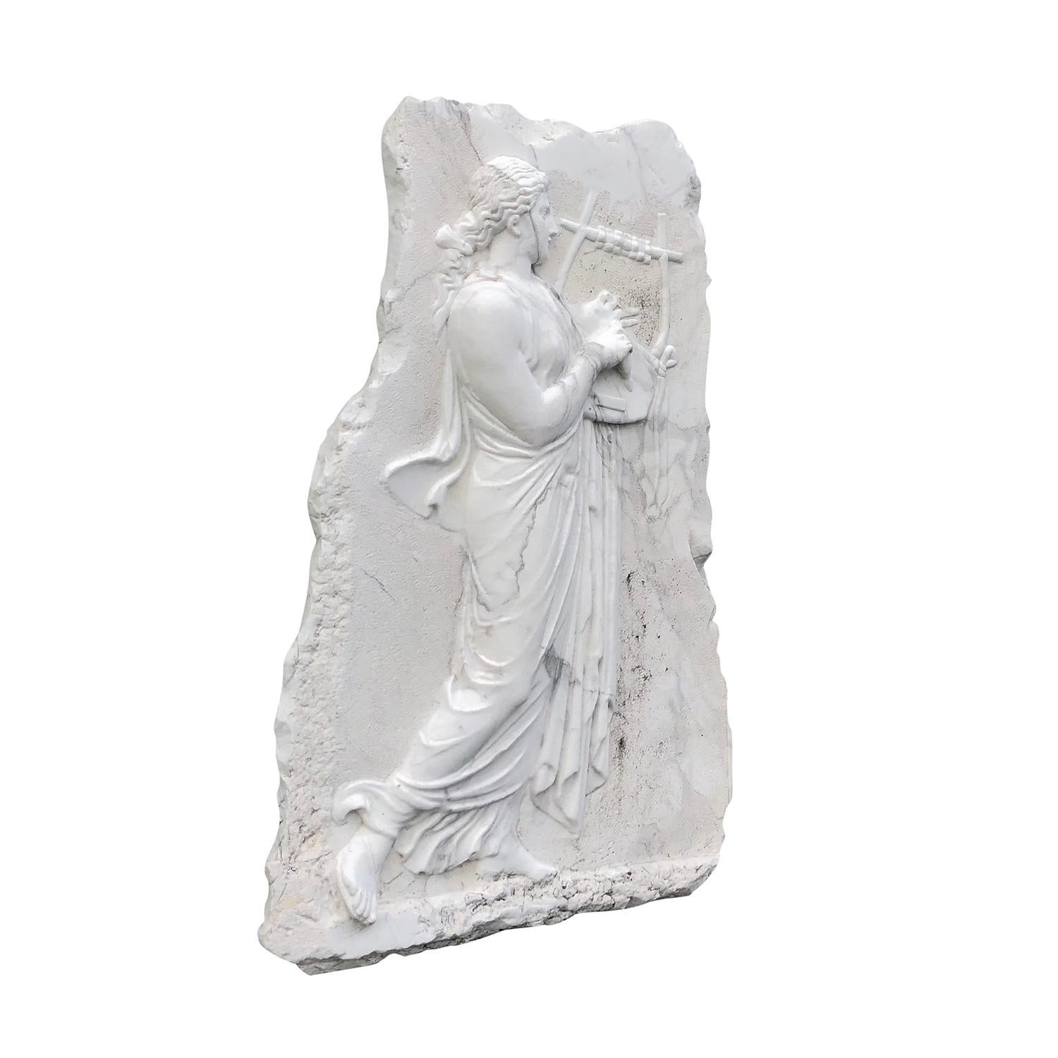 Europeo Rilievo in marmo statuario di Euterpe del XX secolo - Pannello da parete antico in vendita