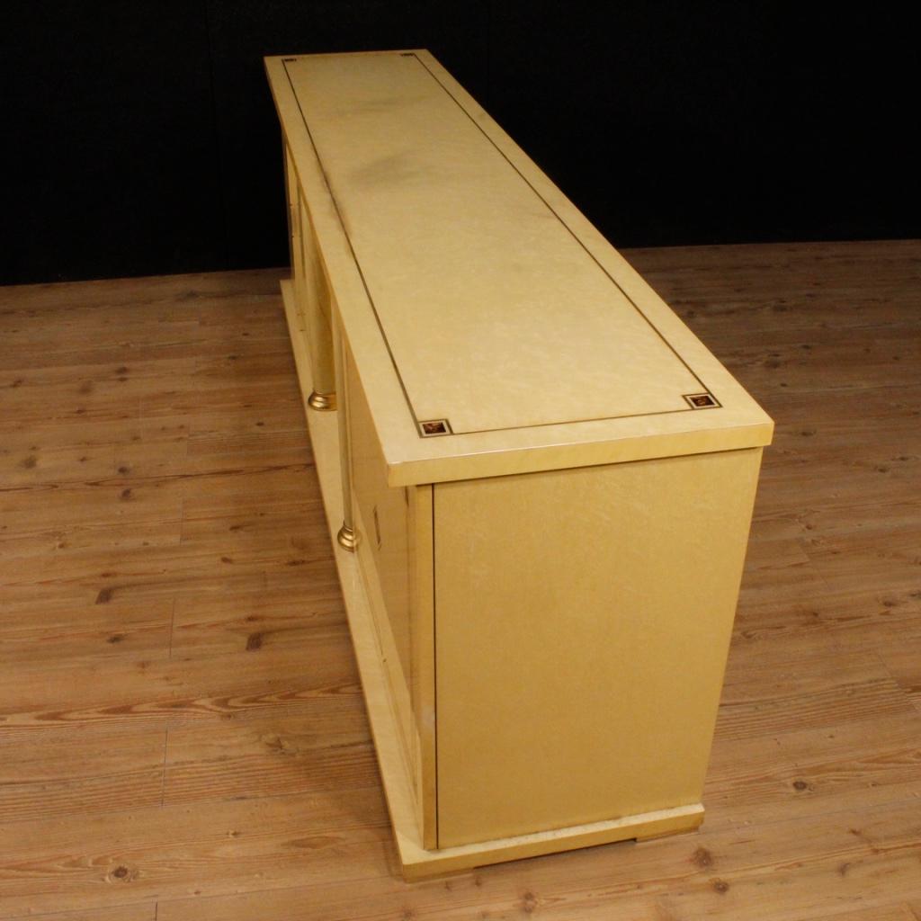 Enfilade moderne italien du 20ème siècle en bois exotique et laiton, 1970 en vente 1