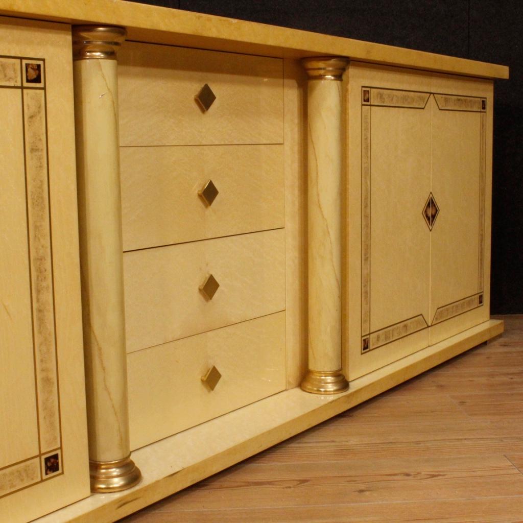 Enfilade moderne italien du 20ème siècle en bois exotique et laiton, 1970 en vente 2