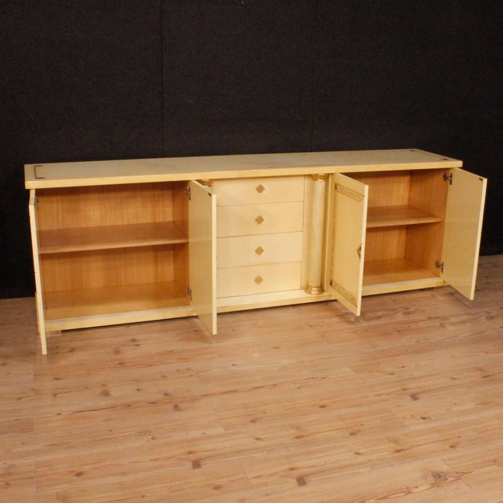 Enfilade moderne italien du 20ème siècle en bois exotique et laiton, 1970 en vente 4