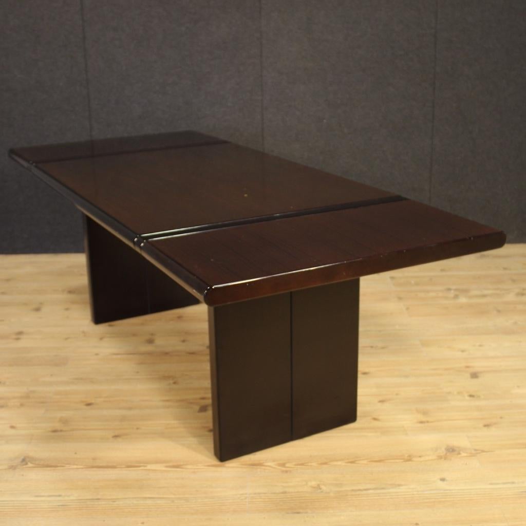 table de salon en bois exotique de conception italienne du 20e siècle:: 1970 en vente 5