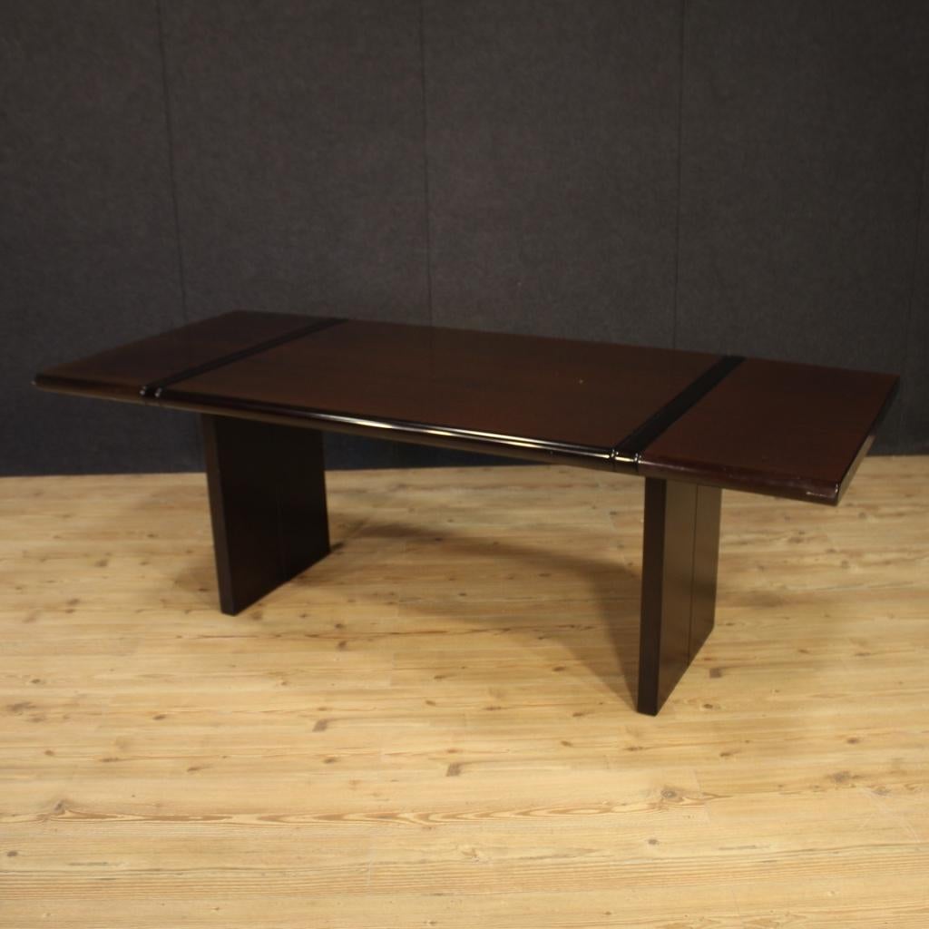 table de salon en bois exotique de conception italienne du 20e siècle:: 1970 en vente 3