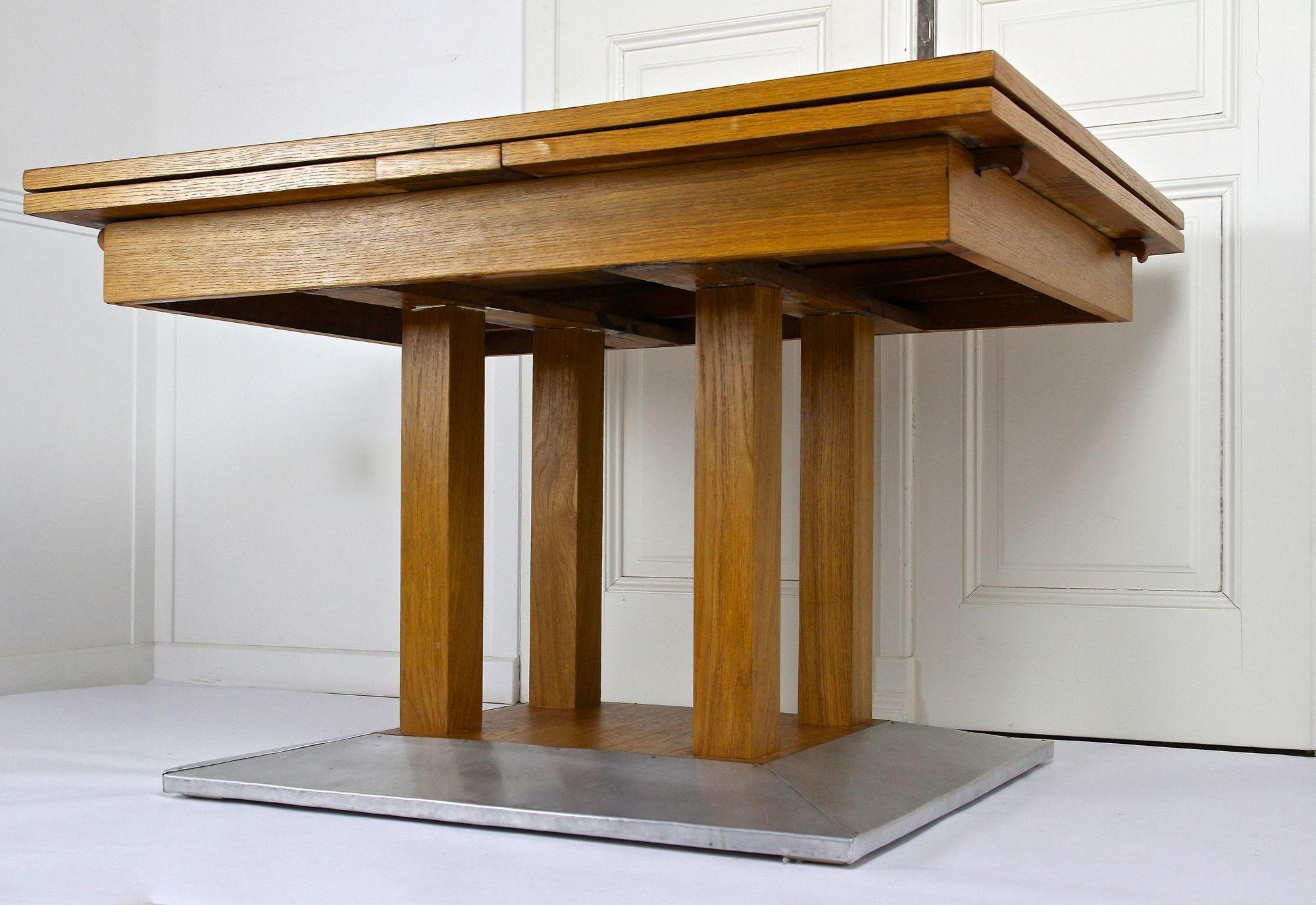 20th Century Extendable Oakwood Dining Table by Josef Hoffmann, AT ca. 1905 For Sale 8