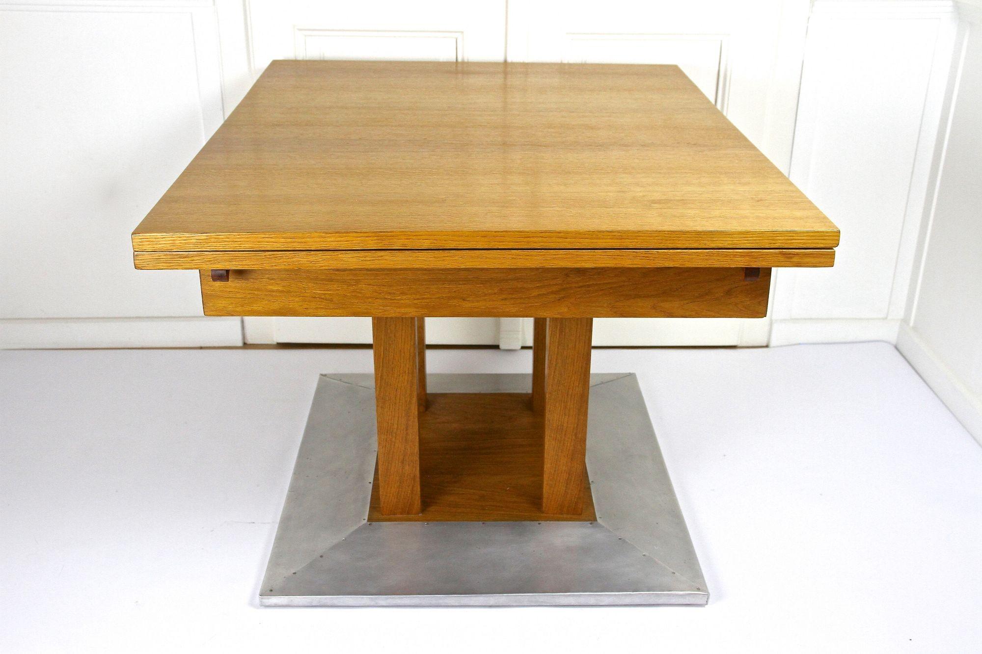 20th Century Extendable Oakwood Dining Table by Josef Hoffmann, AT ca. 1905 For Sale 1