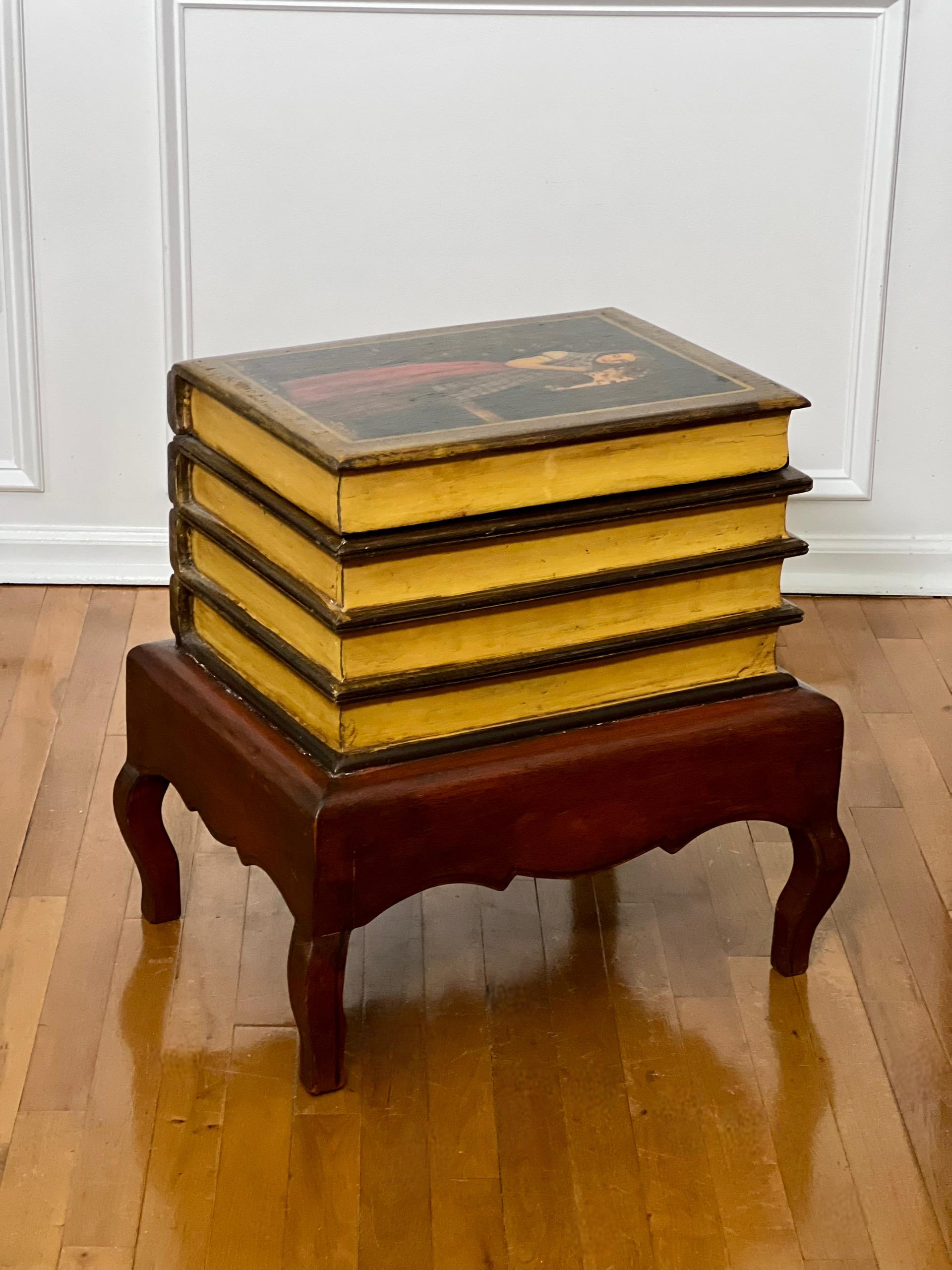 20ième siècle Table en fausses livres du 20e siècle avec peinture de portraits et rangement à relever en vente