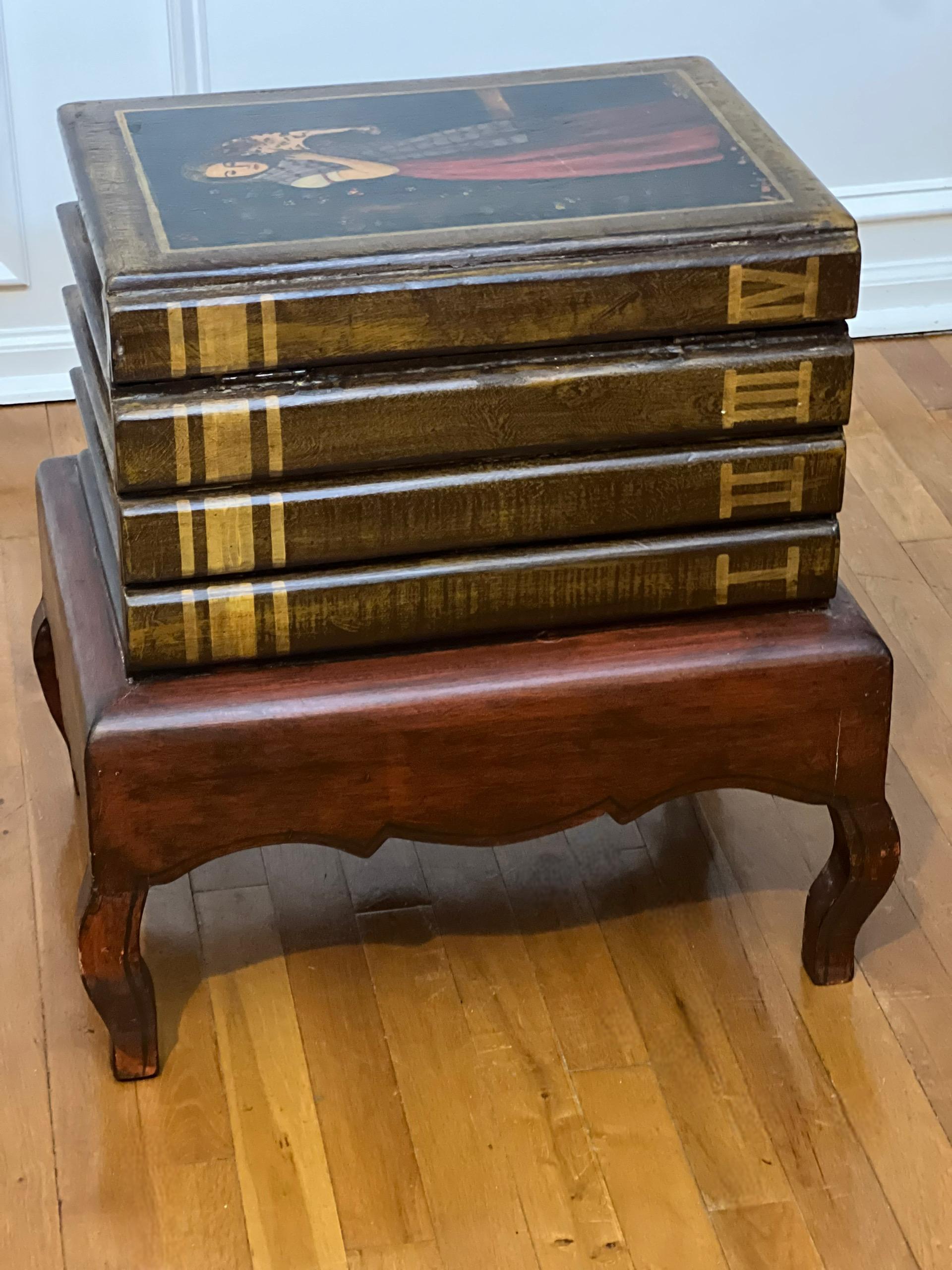 Table en fausses livres du 20e siècle avec peinture de portraits et rangement à relever en vente 2