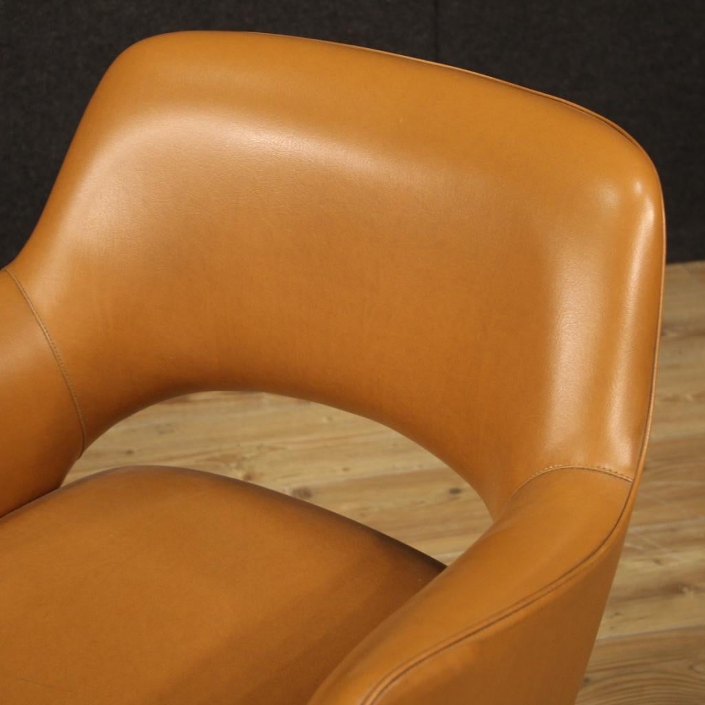 20th Century Faux Leather and Metal Italian Design Armchair, 1980 In Good Condition For Sale In Vicoforte, Piedmont
