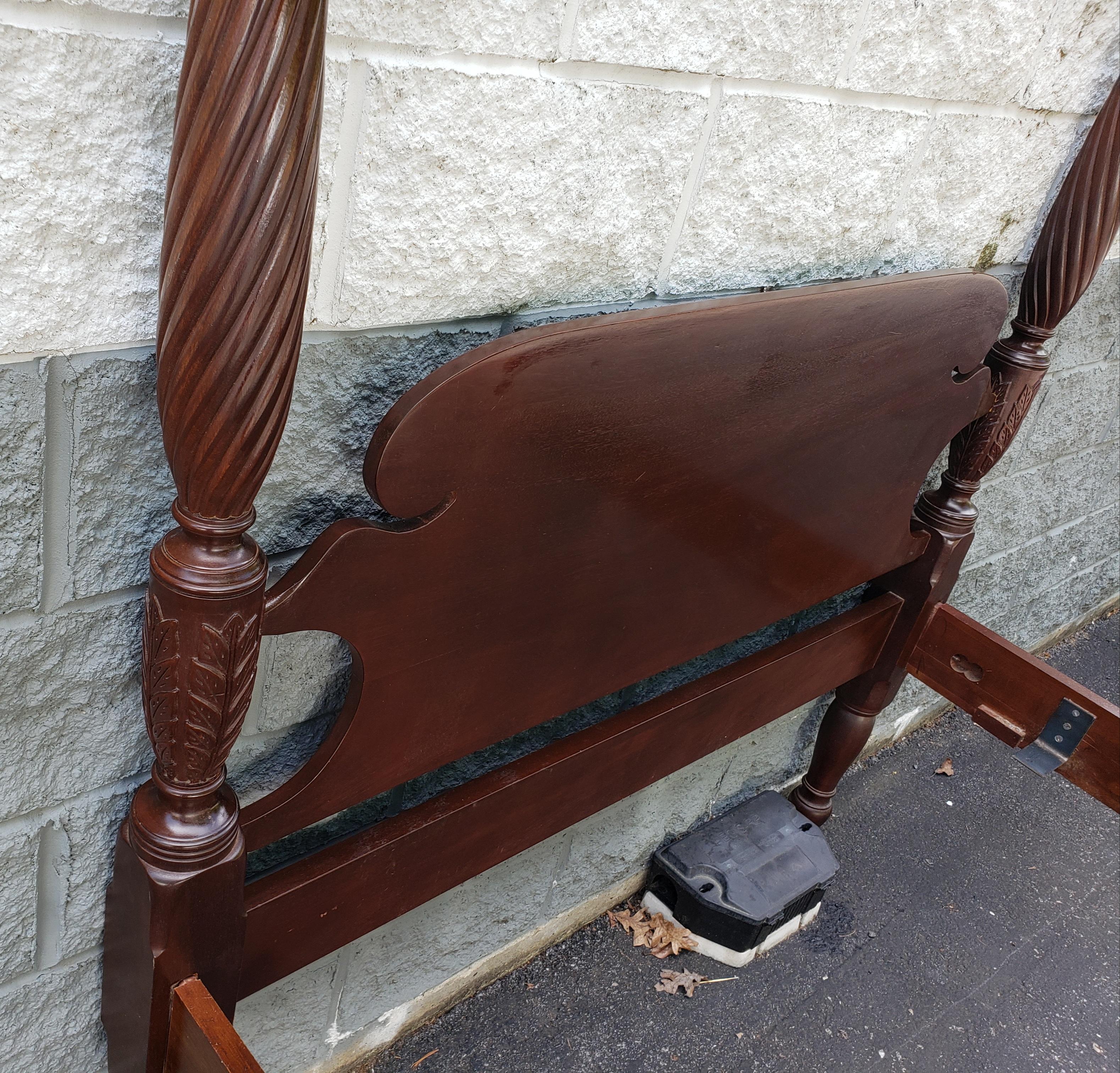 20th Century Federal Style Carved Mahogany Poster Full Side Bed For Sale 5