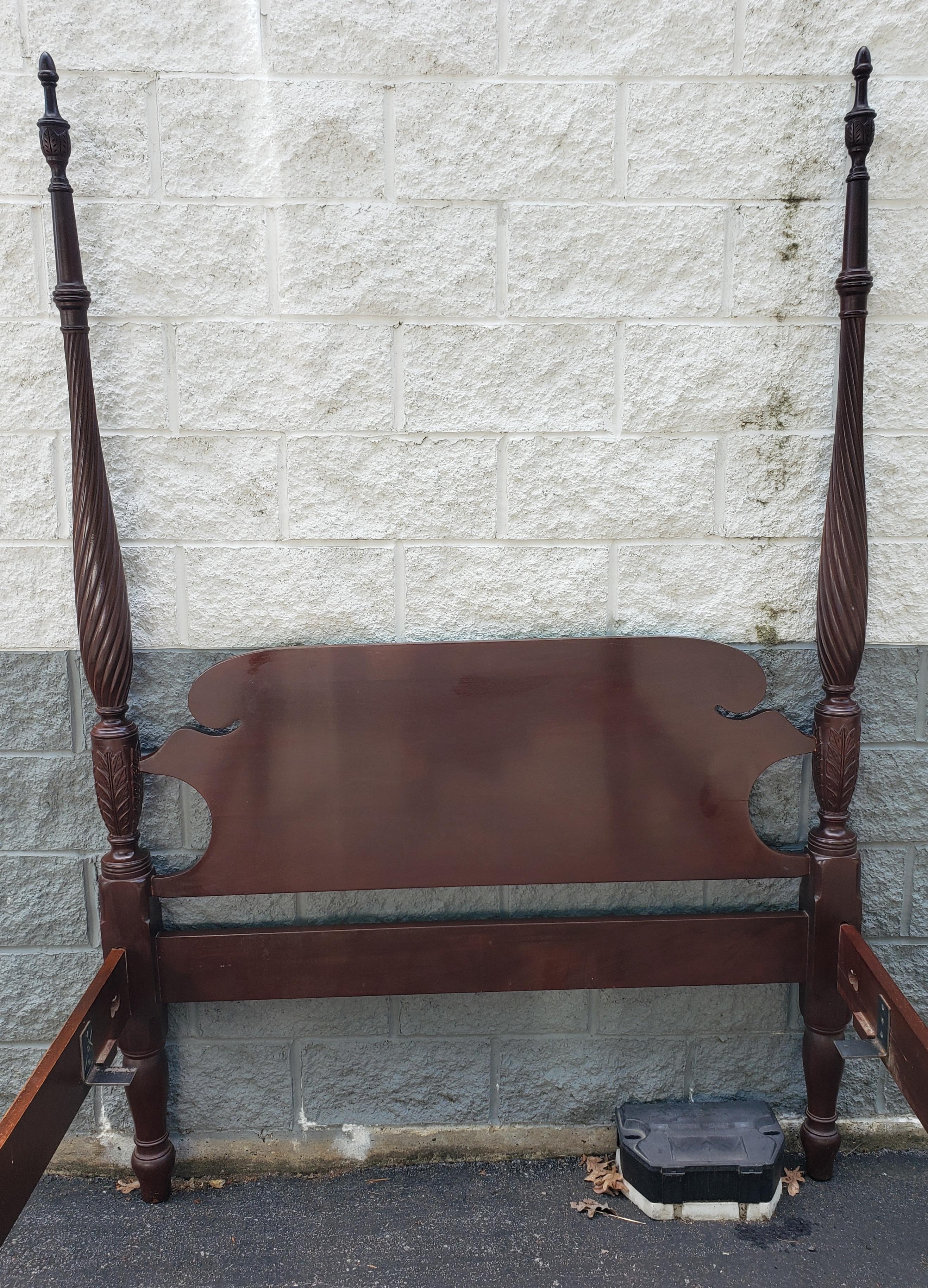 20th Century Federal Style Carved Mahogany Poster Full Side Bed For Sale 7