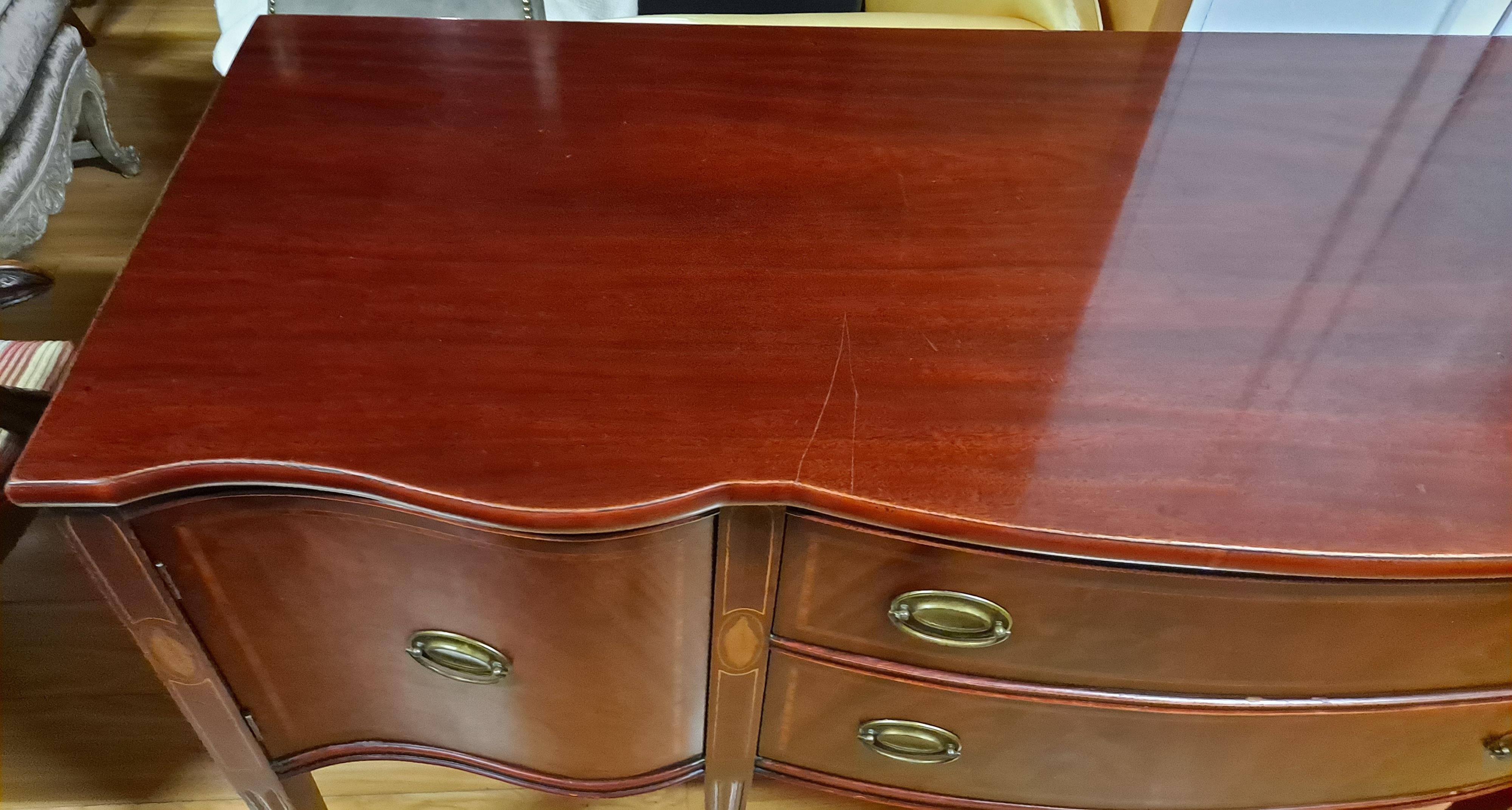 20th Century Federal Style Serpentine Front Mahogany Sideboard For Sale 1