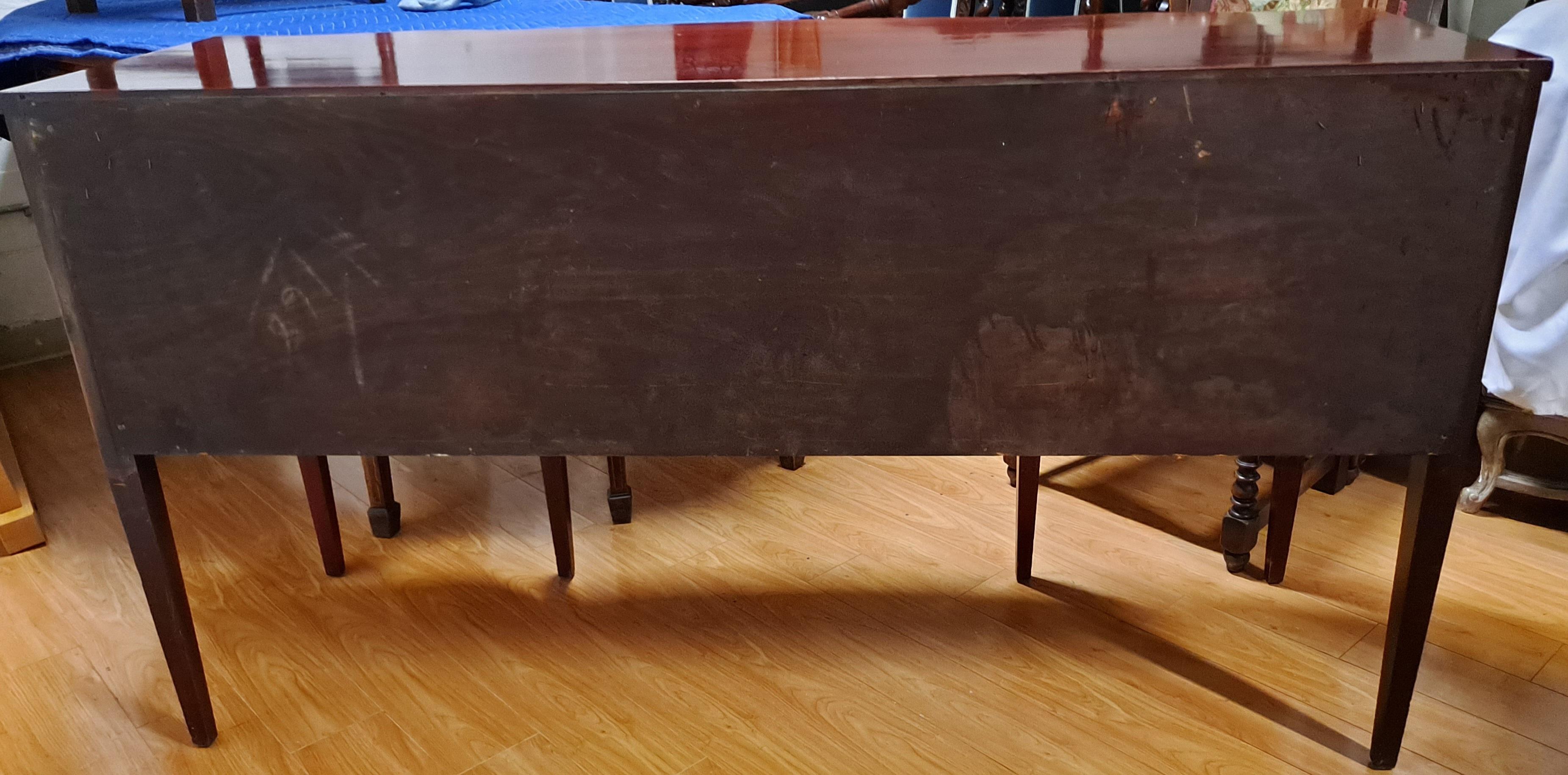 20th Century Federal Style Serpentine Front Mahogany Sideboard For Sale 5