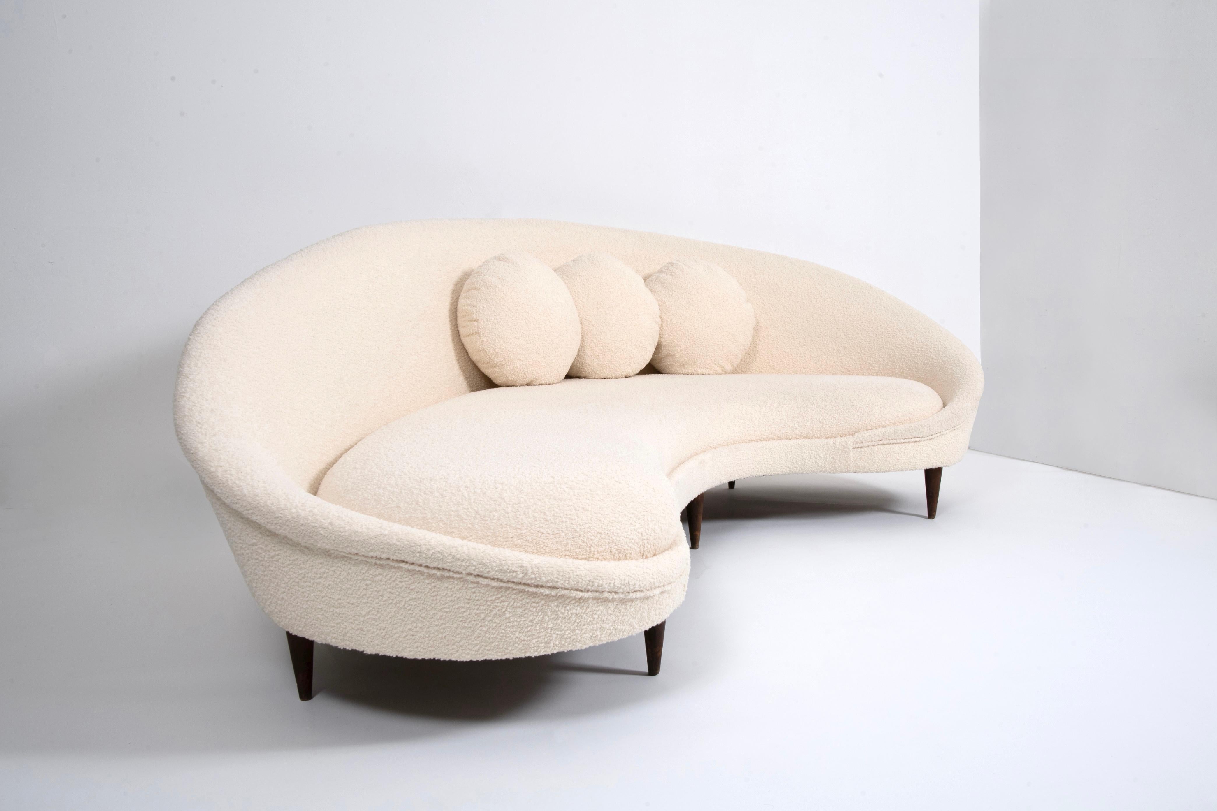 Italian 20th Century Federico Munari Curved Lounge Sofa, Italy, 1955 For Sale