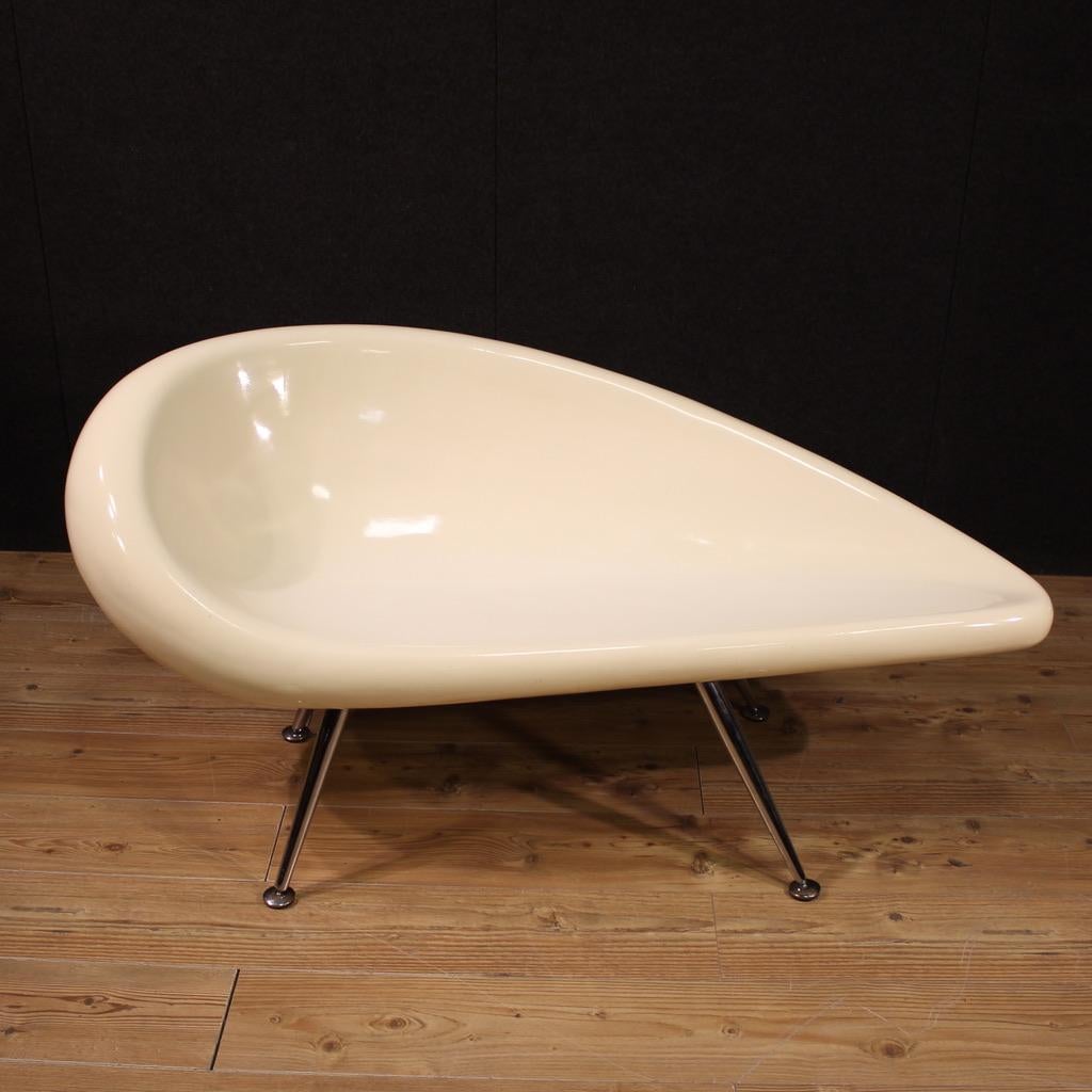 Refined Italian sofa design 70s. Furniture is composed of a monocoque structure in ivory-colored fiberglass in the shape of an elongated drop that recalls the aesthetic language of organic design 60s-70s. Two-seater sofa with compact proportions,