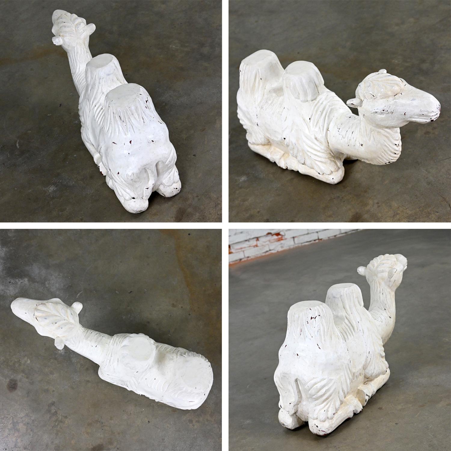 Sculpture de camel du 20ème siècle en bois massif sculpté, blanc vieilli en vente 6