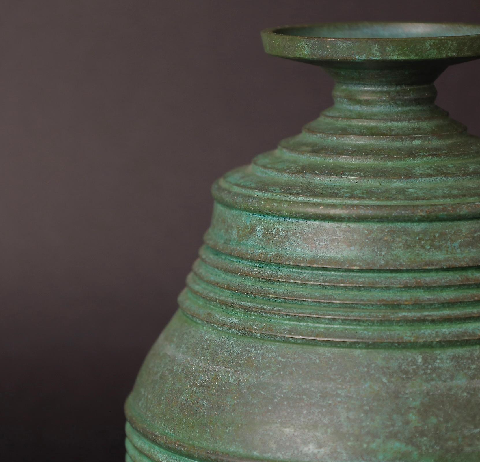 Vaso in bronzo pregiato del XX secolo di Okado Isao in vendita 1