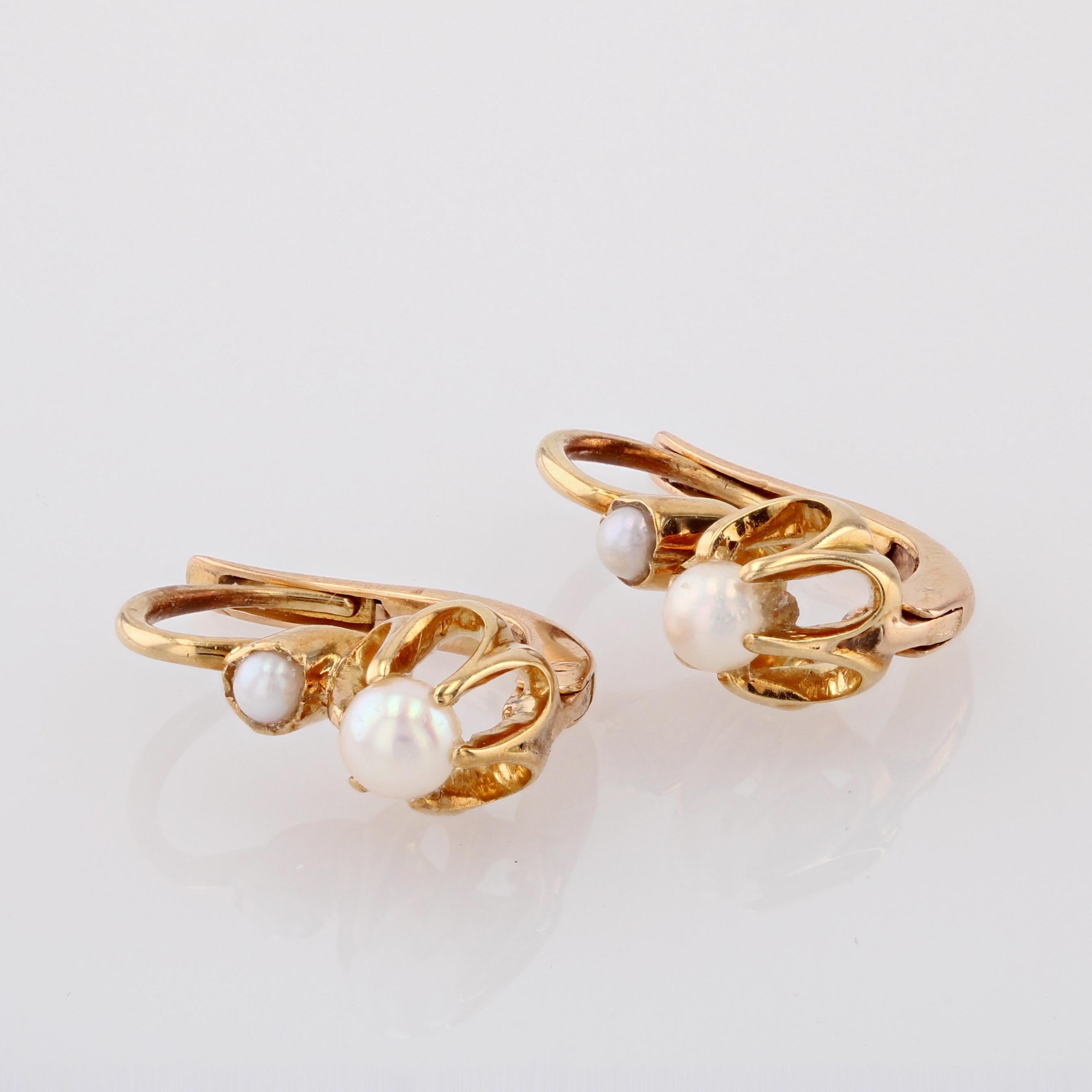 Boucles d'oreilles à levier en or jaune 18 carats et perles fines du 20e siècle Excellent état - En vente à Poitiers, FR