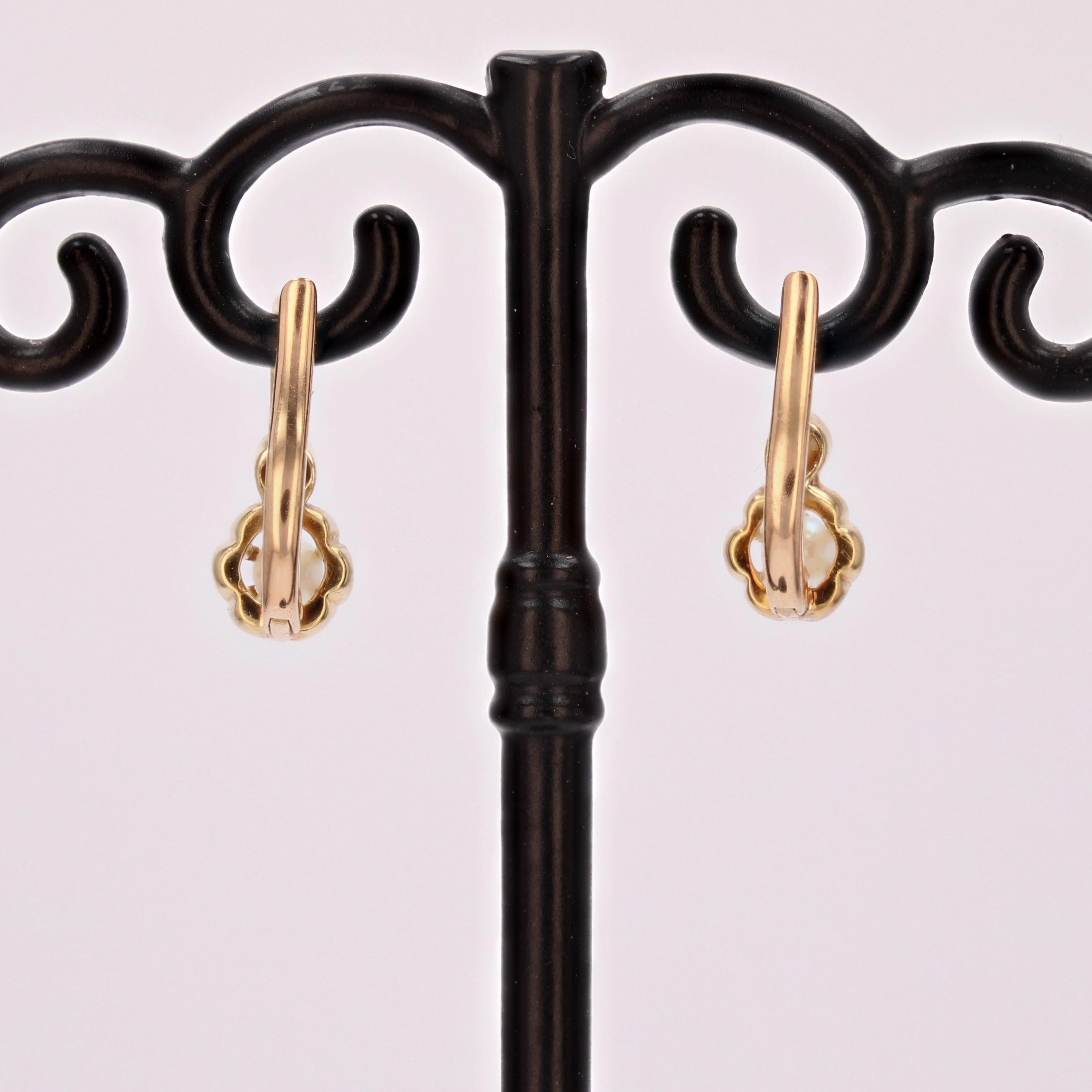 Boucles d'oreilles à levier en or jaune 18 carats et perles fines du 20e siècle en vente 1